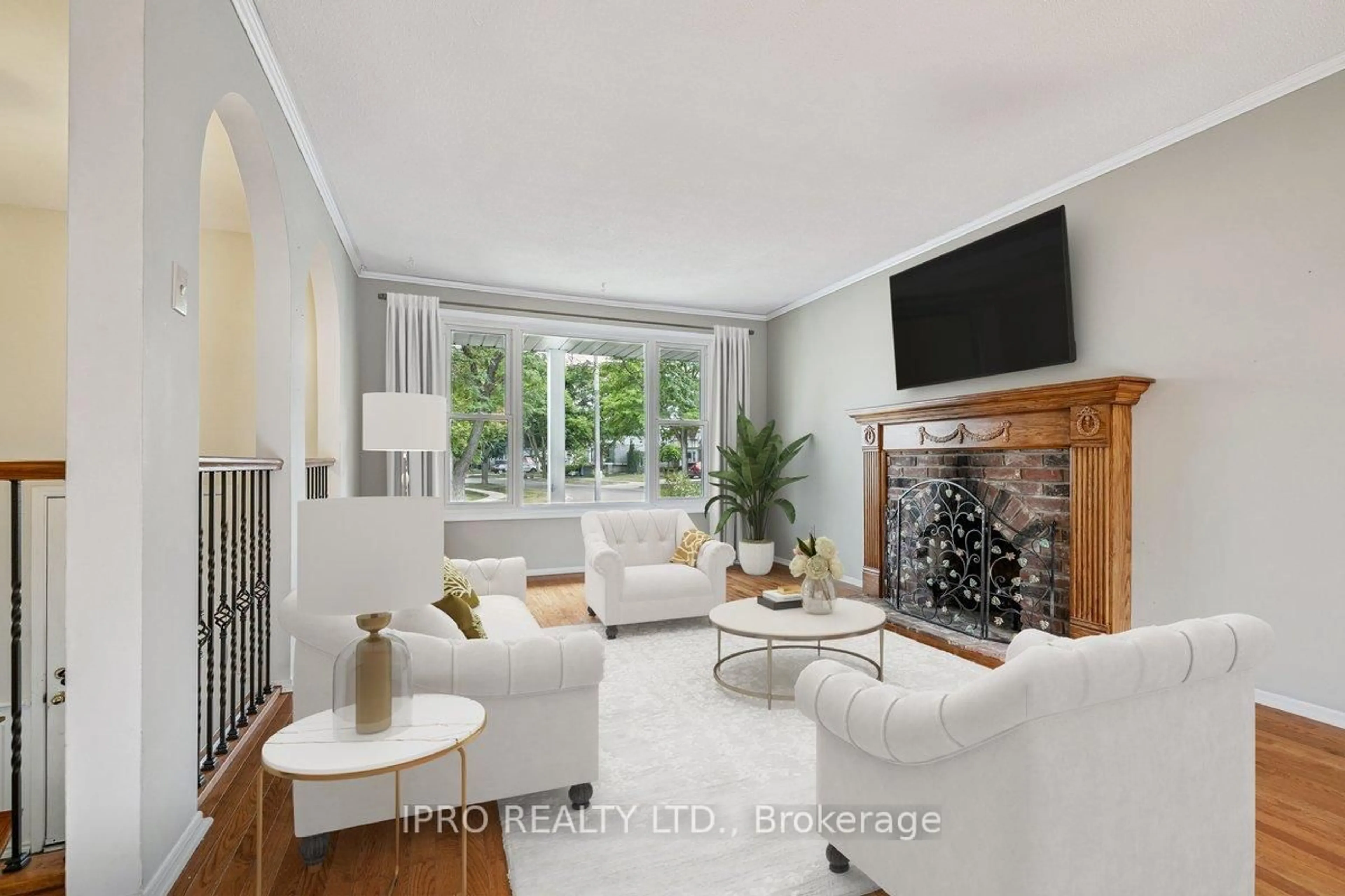 Living room with furniture, unknown for 623 Sheraton Rd, Burlington Ontario L7L 4B3