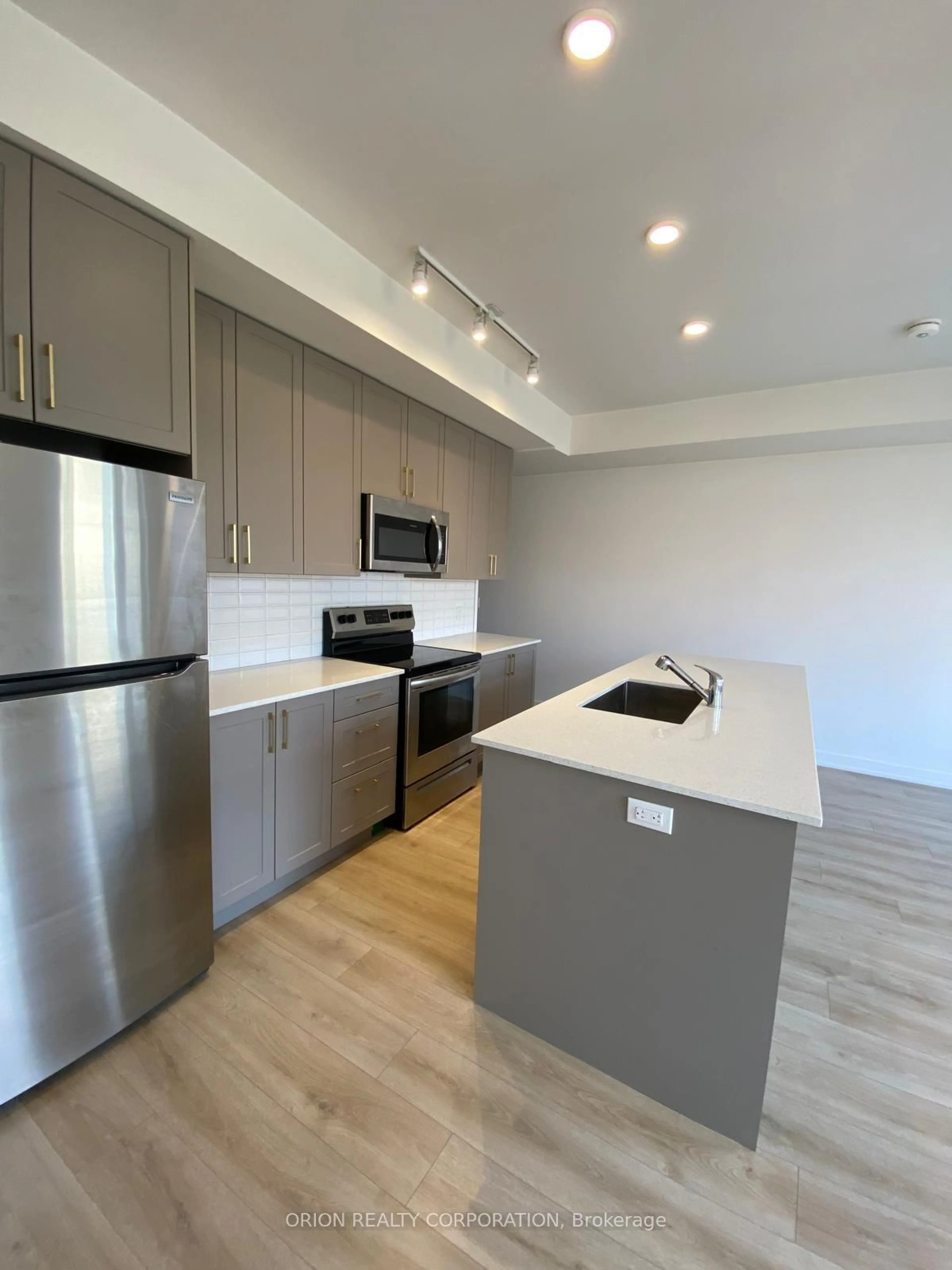 Open concept kitchen, unknown for 3078 Sixth Line #336, Oakville Ontario L6M 4J9