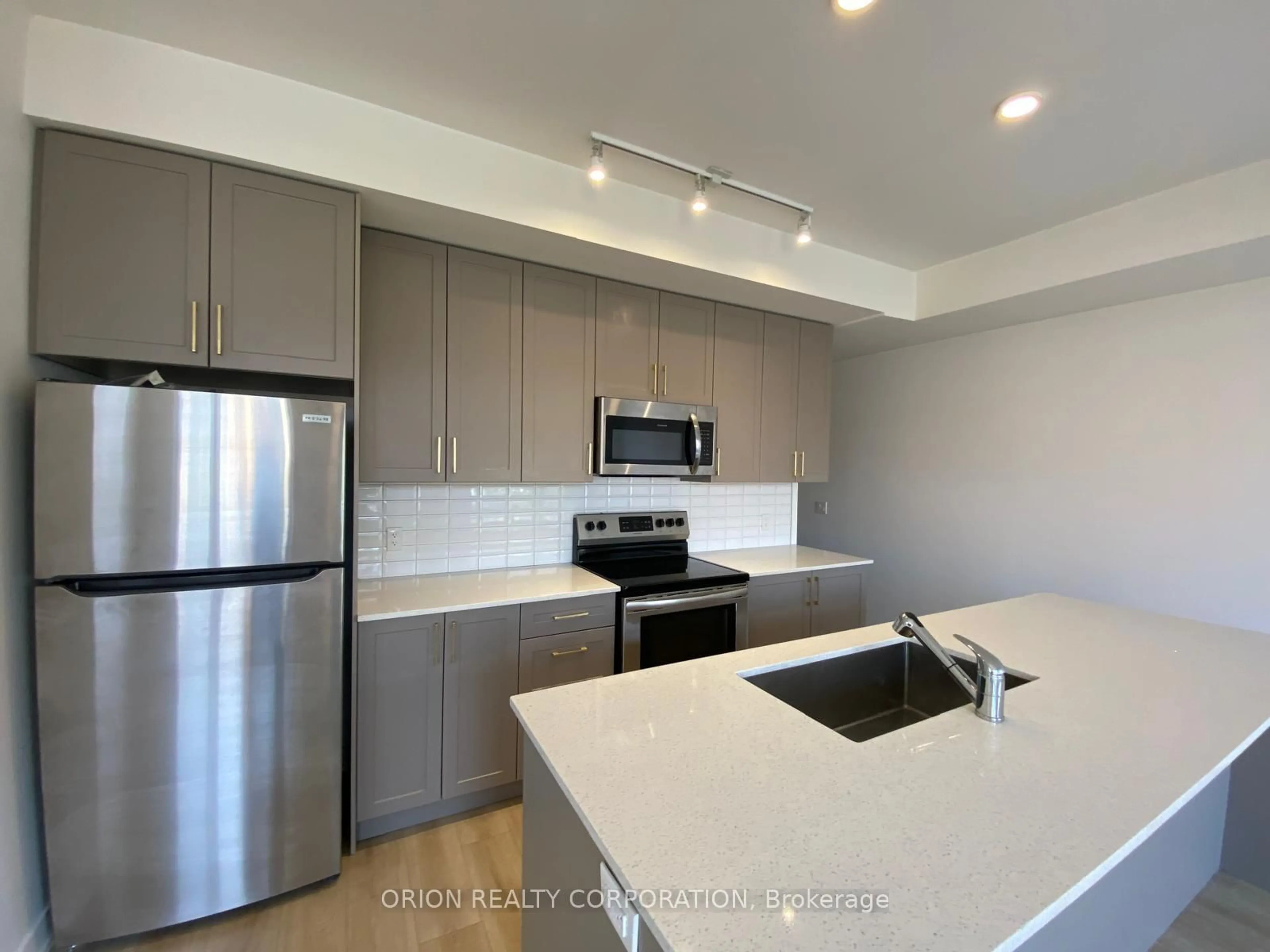 Open concept kitchen, unknown for 3078 Sixth Line #336, Oakville Ontario L6M 4J9