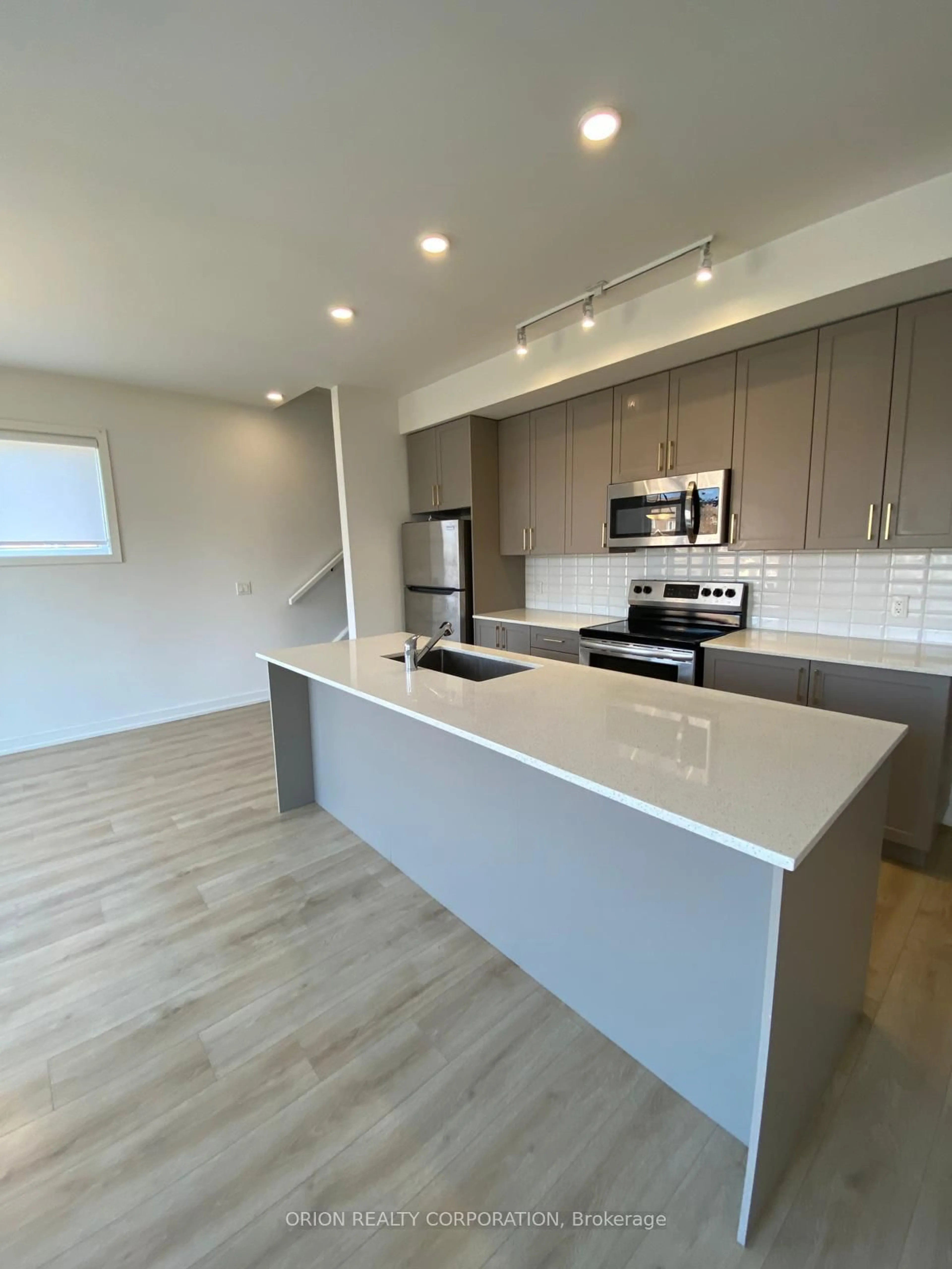 Open concept kitchen, unknown for 3078 Sixth Line #336, Oakville Ontario L6M 4J9