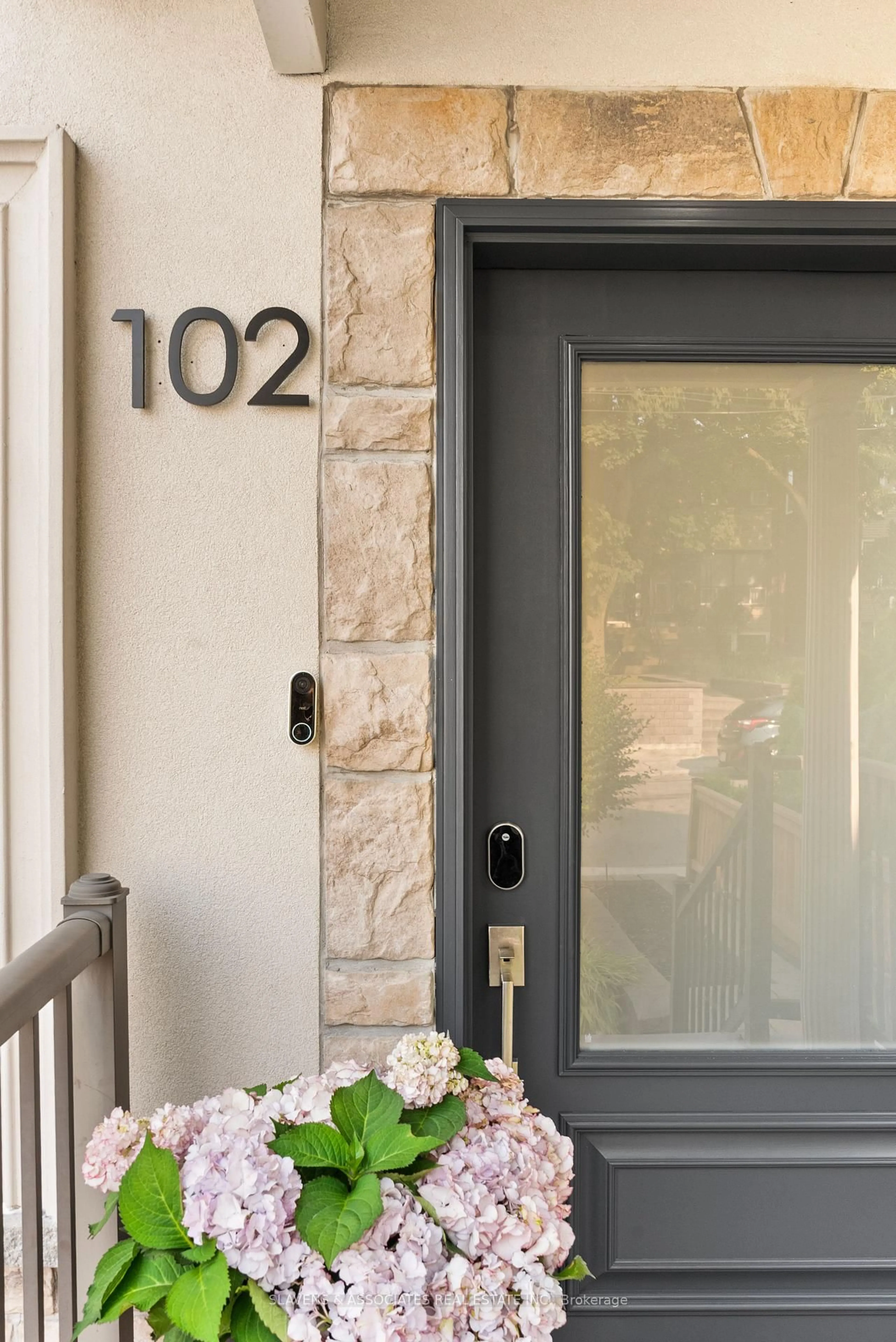 Indoor entryway for 102 Gilbert Ave, Toronto Ontario M6E 4W1