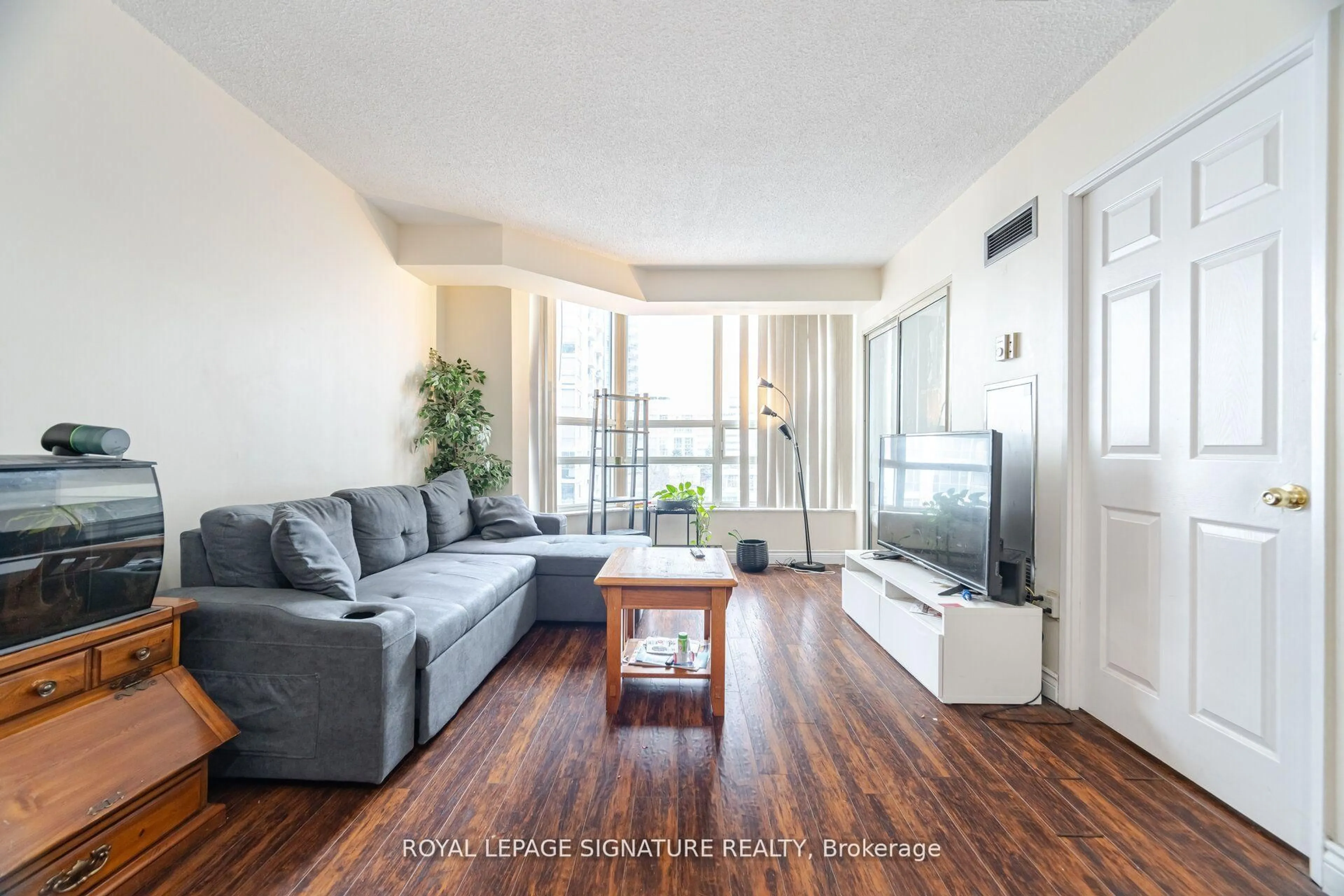 Living room with furniture, wood/laminate floor for 250 Webb Dr #910, Mississauga Ontario L5B 3Z4