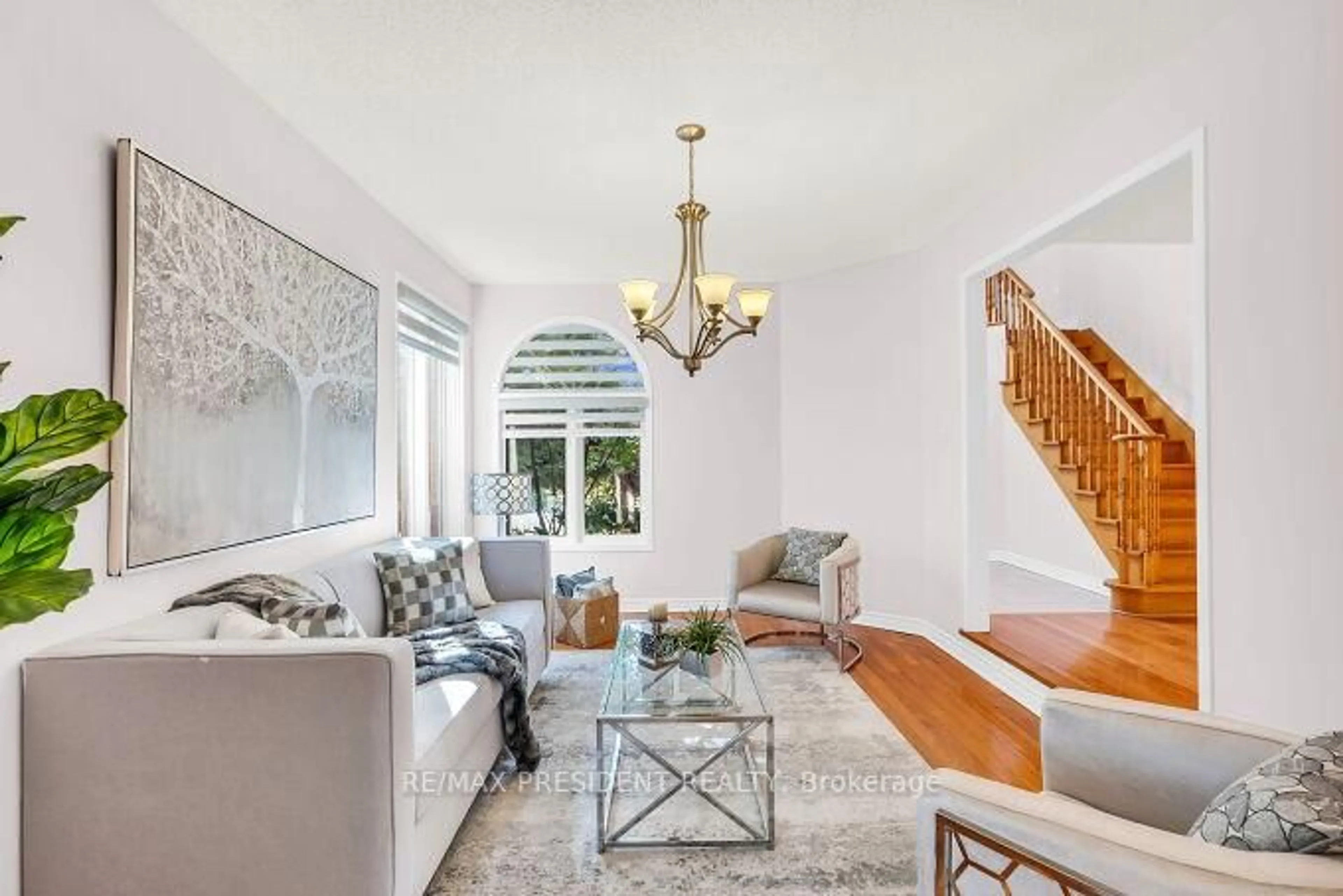 Living room with furniture, unknown for 1466 Willowvale Gdns, Mississauga Ontario L5V 1T7