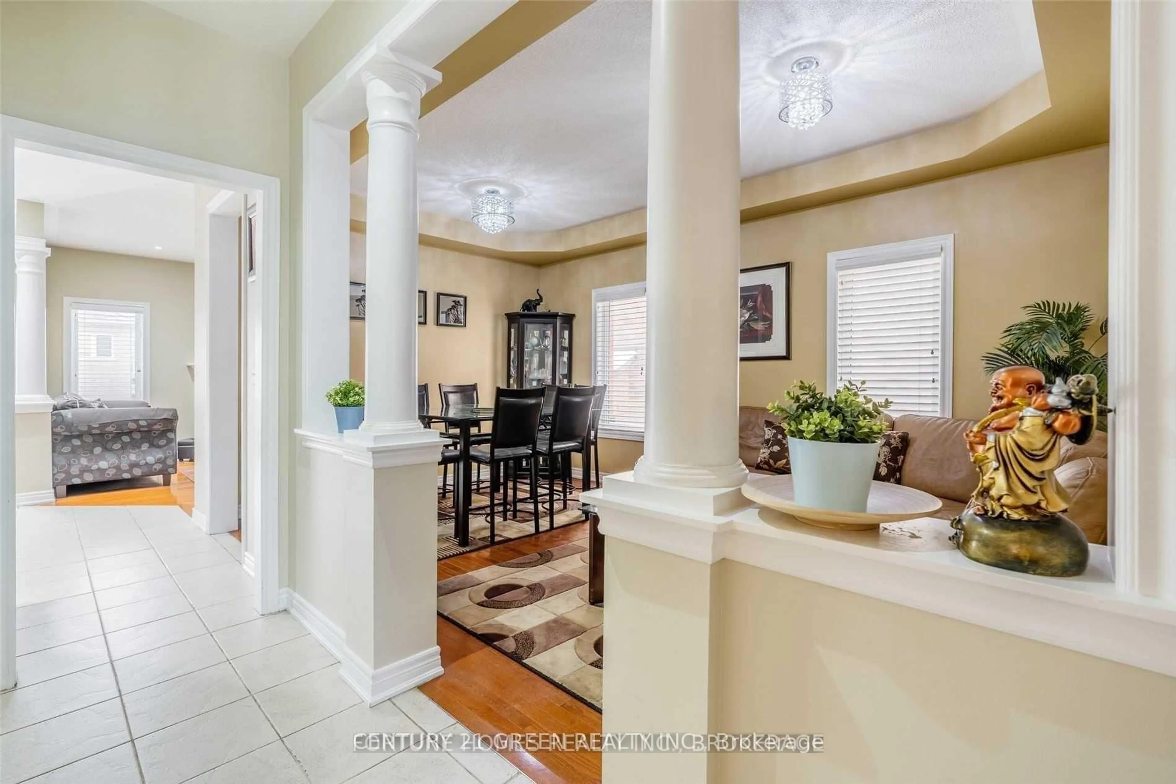 Indoor entryway for 41 Attview Cres, Brampton Ontario L6P 2R6