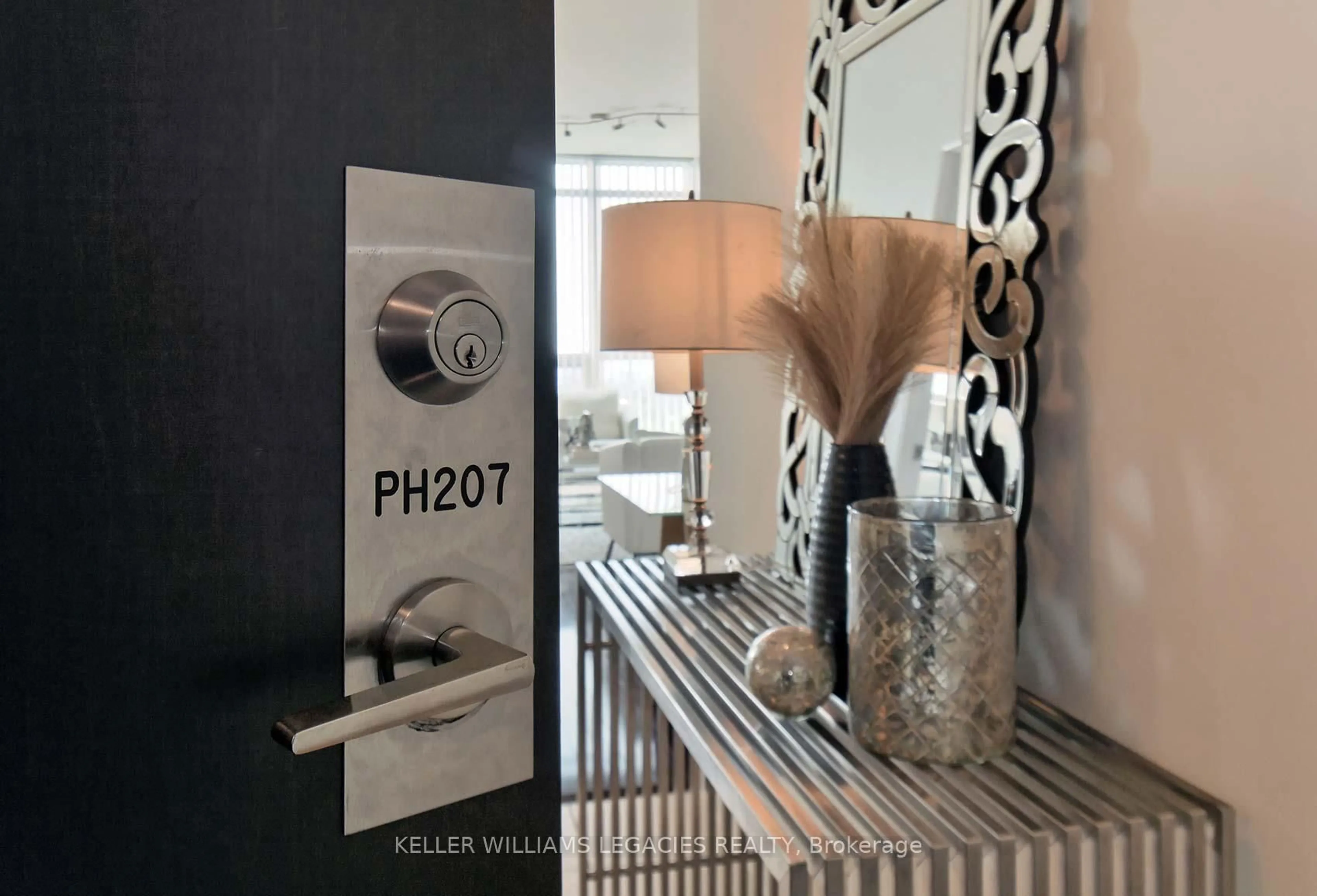 Indoor entryway for 225 Sherway Gardens Rd #PH207, Toronto Ontario M9C 0A3