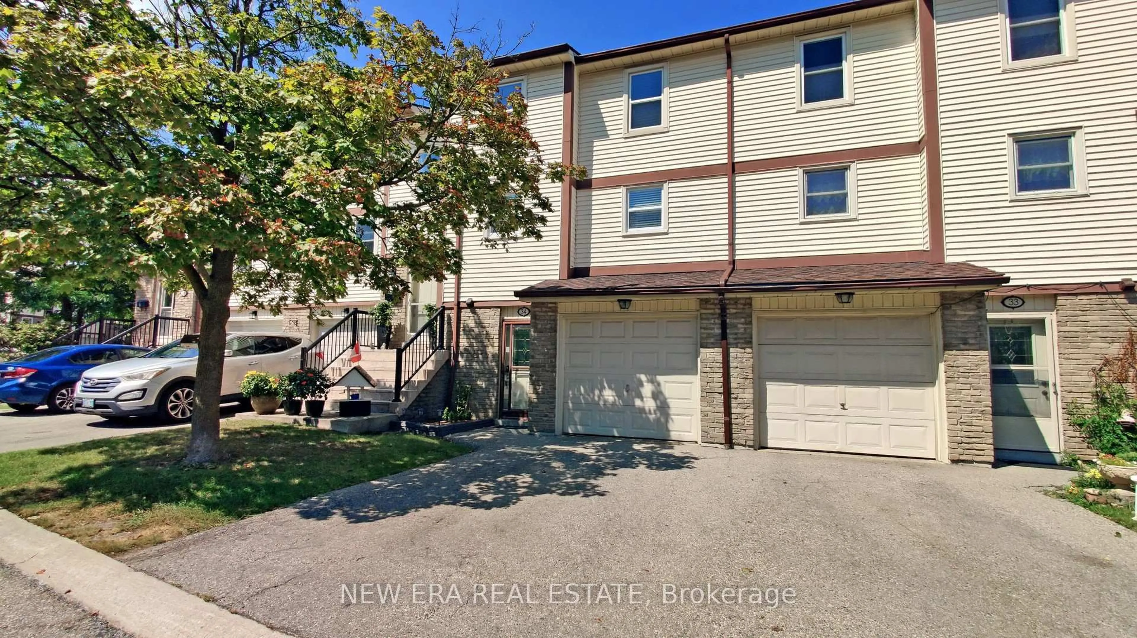 A pic from outside/outdoor area/front of a property/back of a property/a pic from drone, street for 7340 Copenhagen Rd #34, Mississauga Ontario L5N 2S5