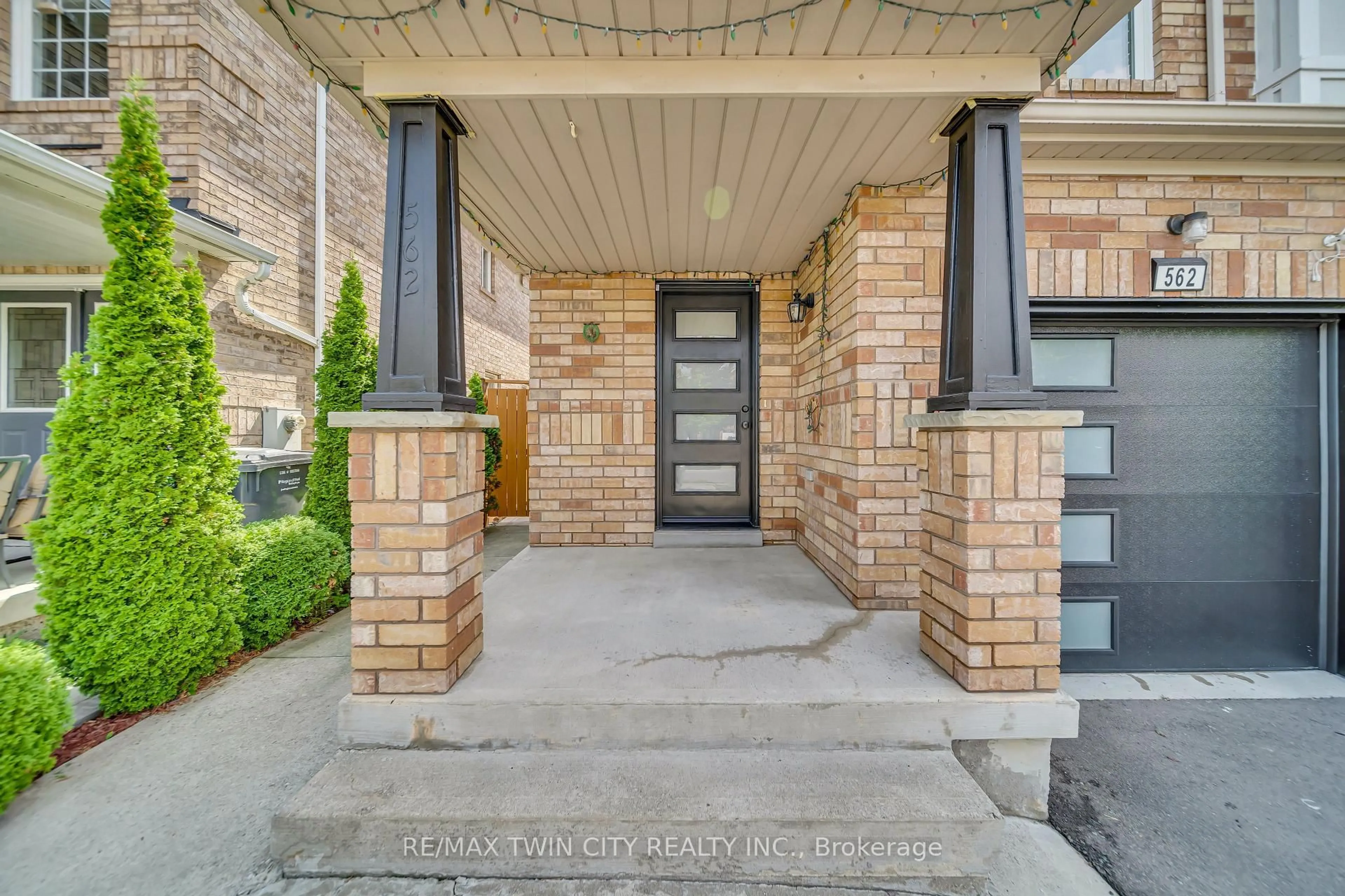 Unknown for 562 Orange Walk Cres, Mississauga Ontario L5R 0A3