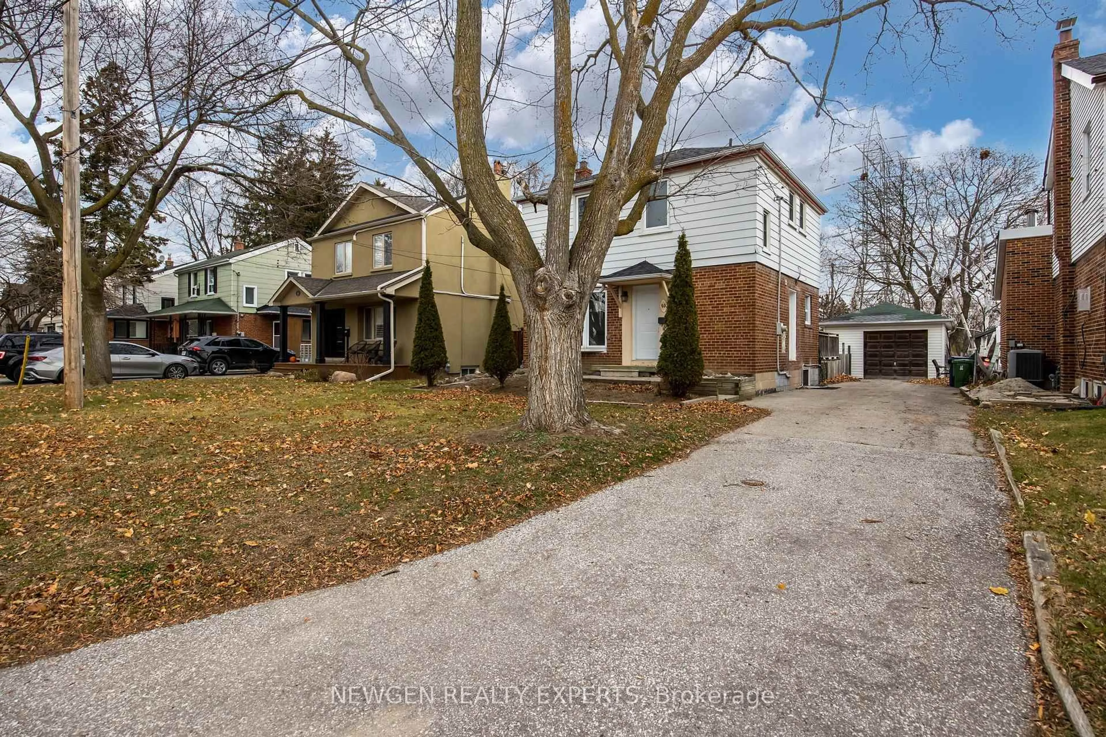 A pic from outside/outdoor area/front of a property/back of a property/a pic from drone, street for 93 Ashbourne Dr, Toronto Ontario M9B 4H6