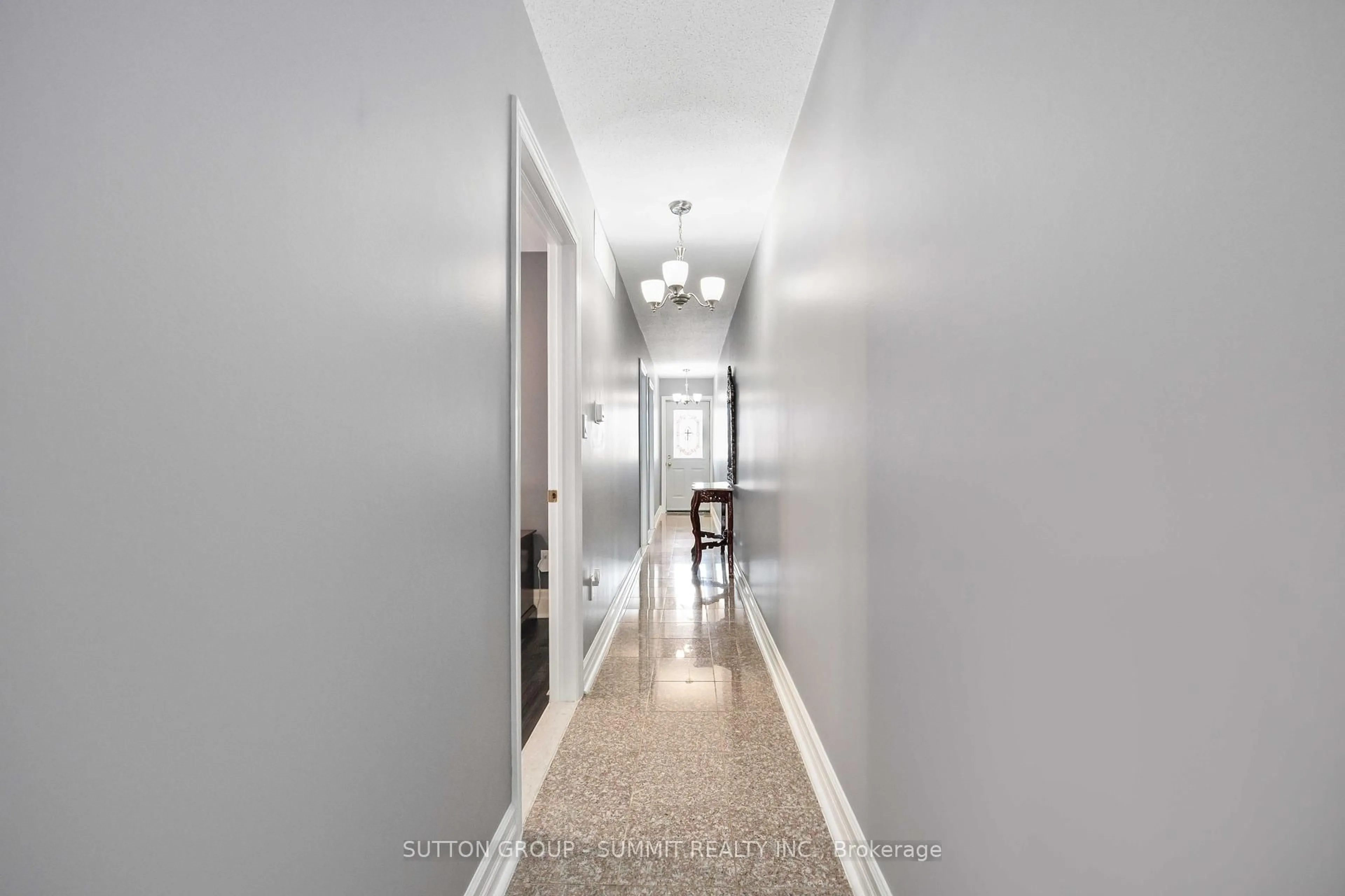 Indoor entryway for 405 GILBERT Ave, Toronto Ontario M6E 4X2