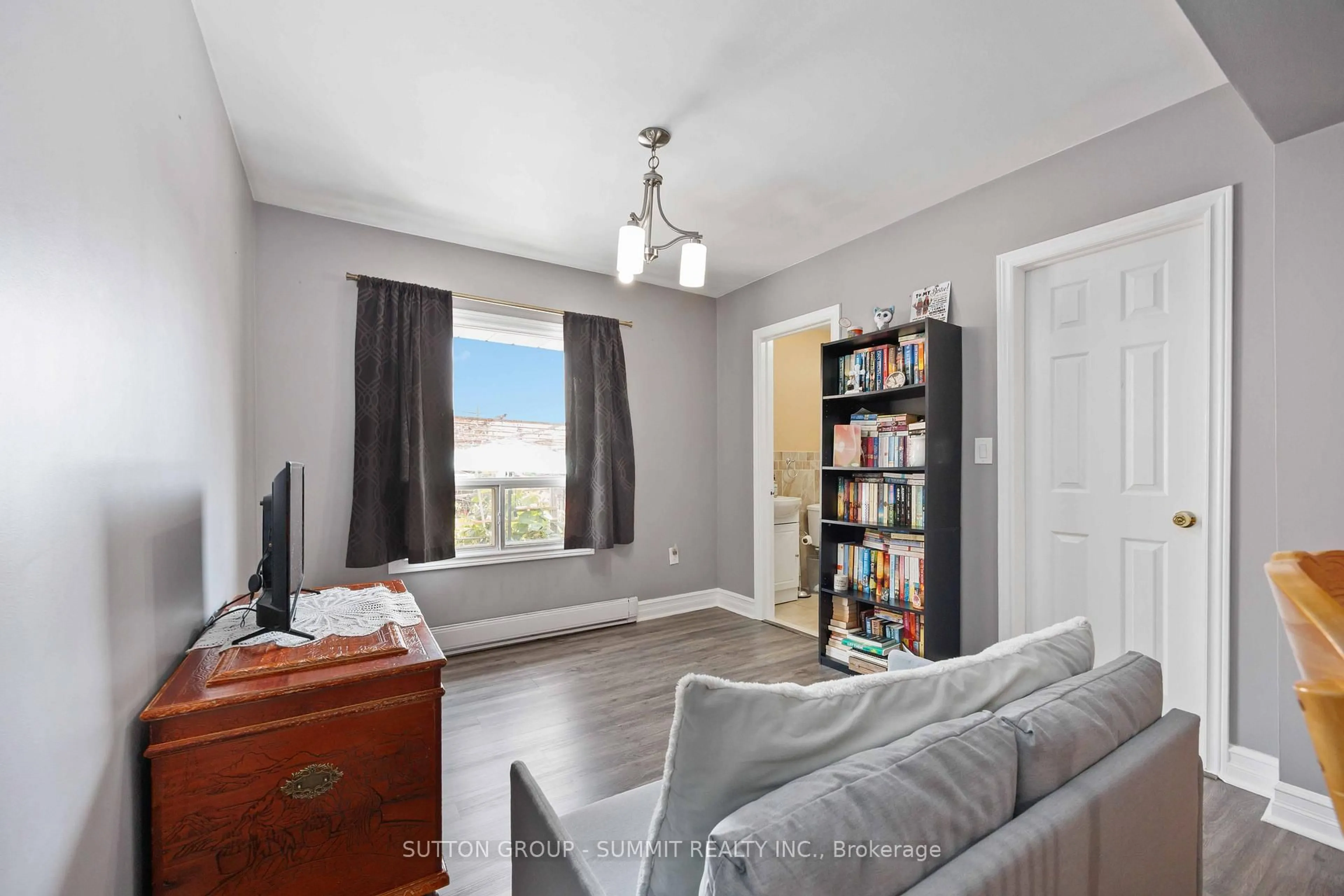 Living room with furniture, unknown for 405 GILBERT Ave, Toronto Ontario M6E 4X2