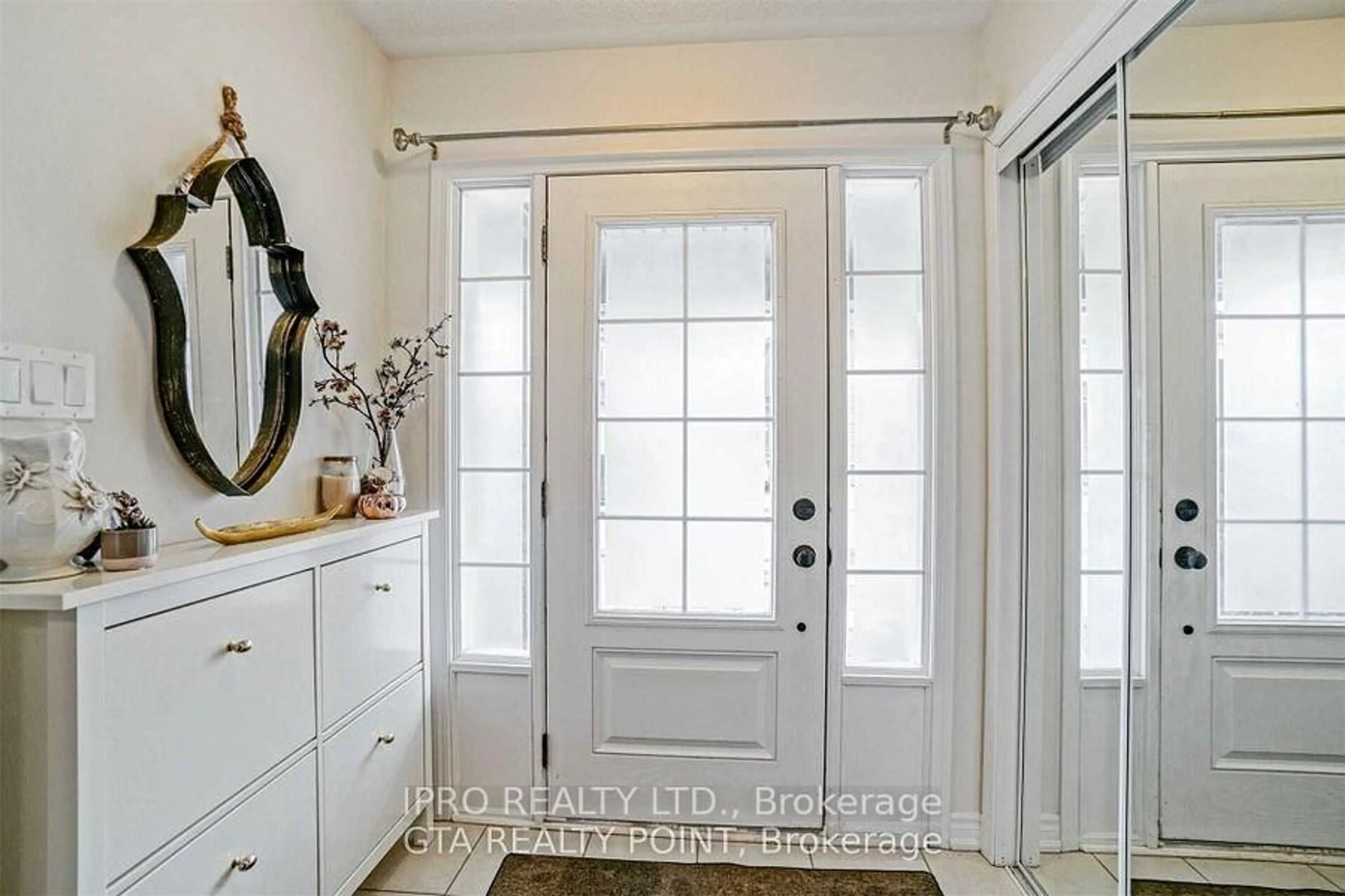 Indoor entryway for 224 Sarah Cline Dr, Oakville Ontario L6M 0V3
