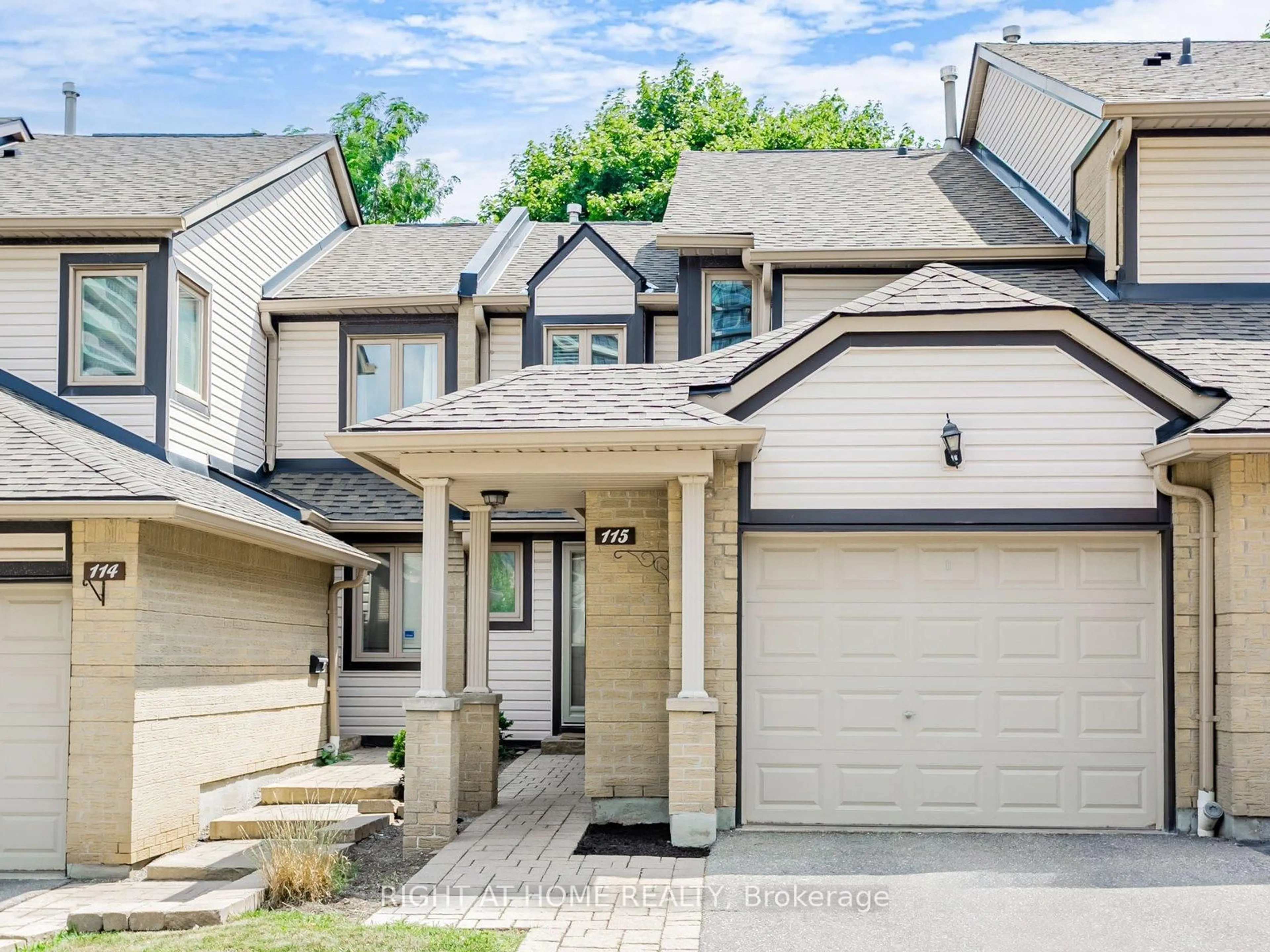 Home with vinyl exterior material, street for 2275 Credit Valley Rd #115, Mississauga Ontario L5M 4N5