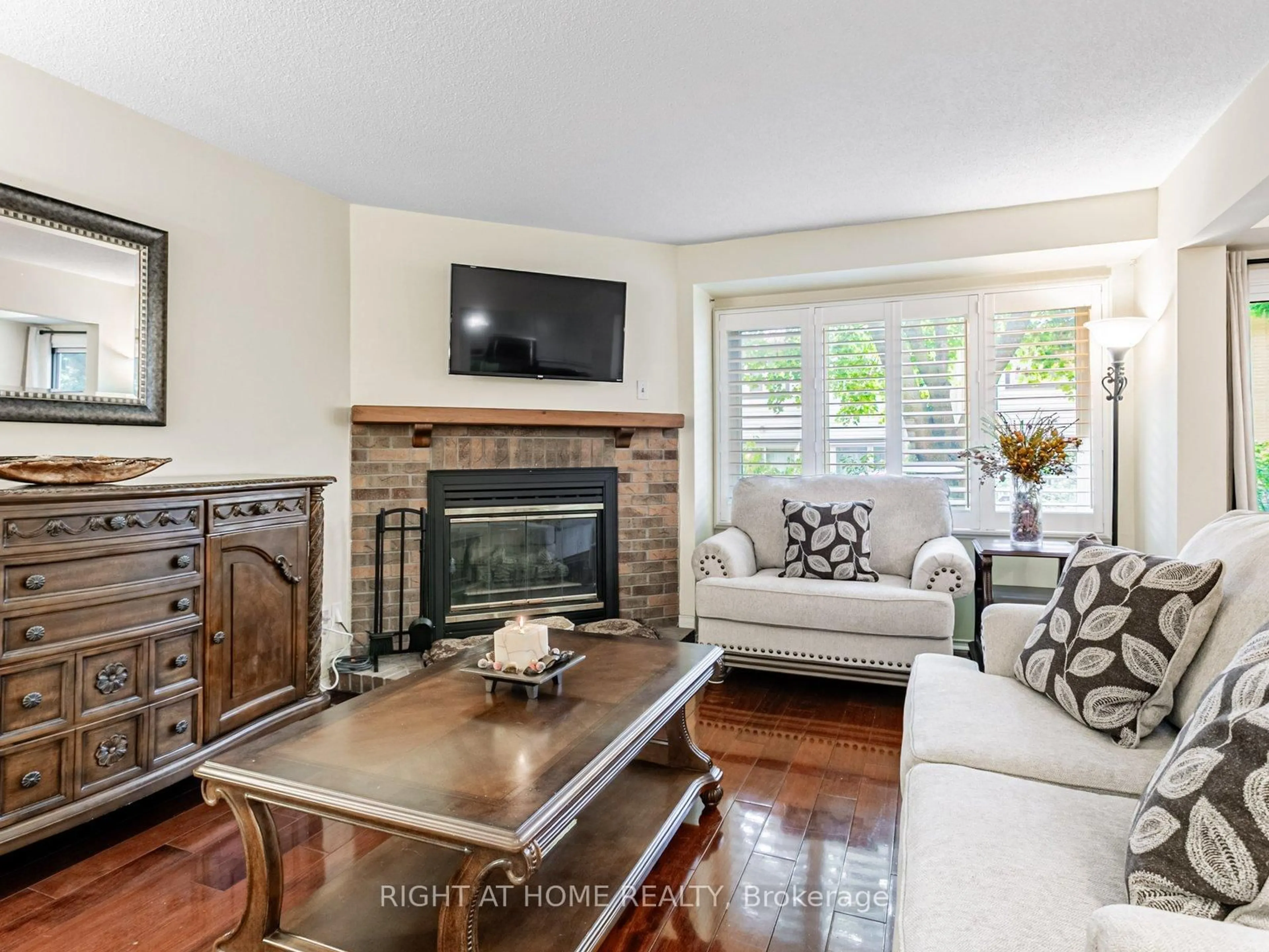 Living room with furniture, unknown for 2275 Credit Valley Rd #115, Mississauga Ontario L5M 4N5