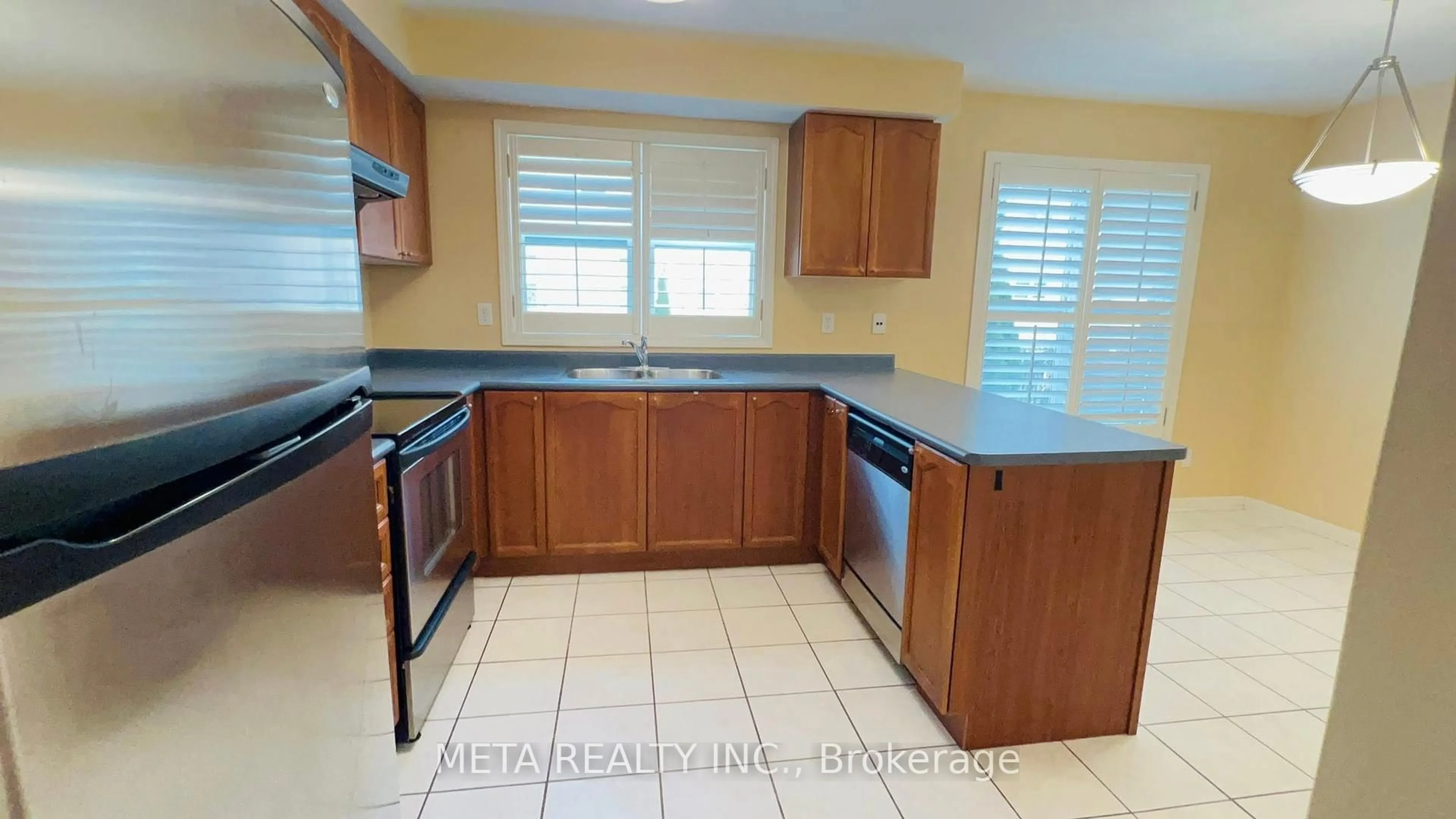 Standard kitchen, ceramic/tile floor for 5980 Whitehorn Ave #156, Mississauga Ontario L5V 2Y2