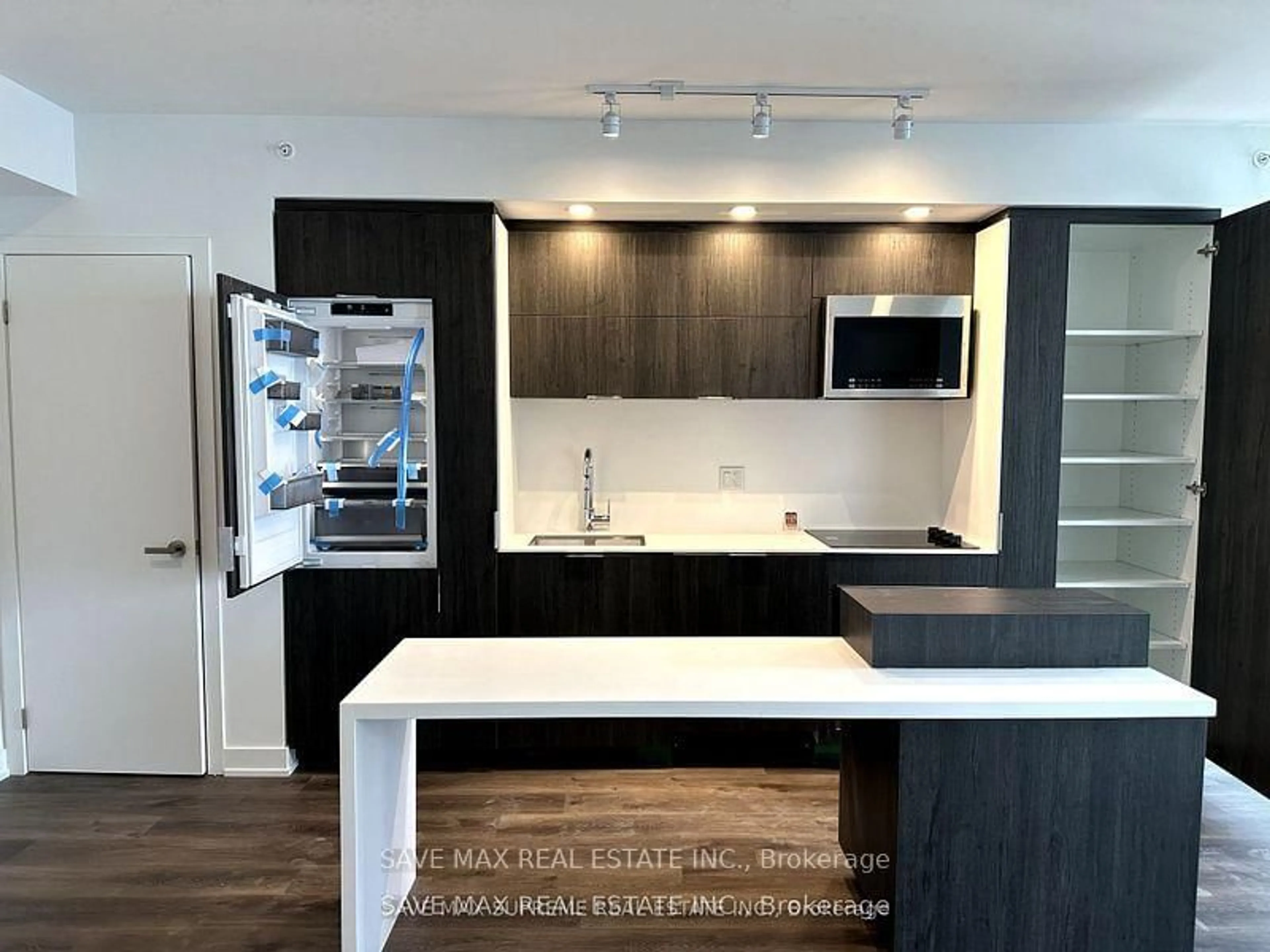 Contemporary kitchen, wood/laminate floor for 370 Martha St #1406, Burlington Ontario L7R 0G9