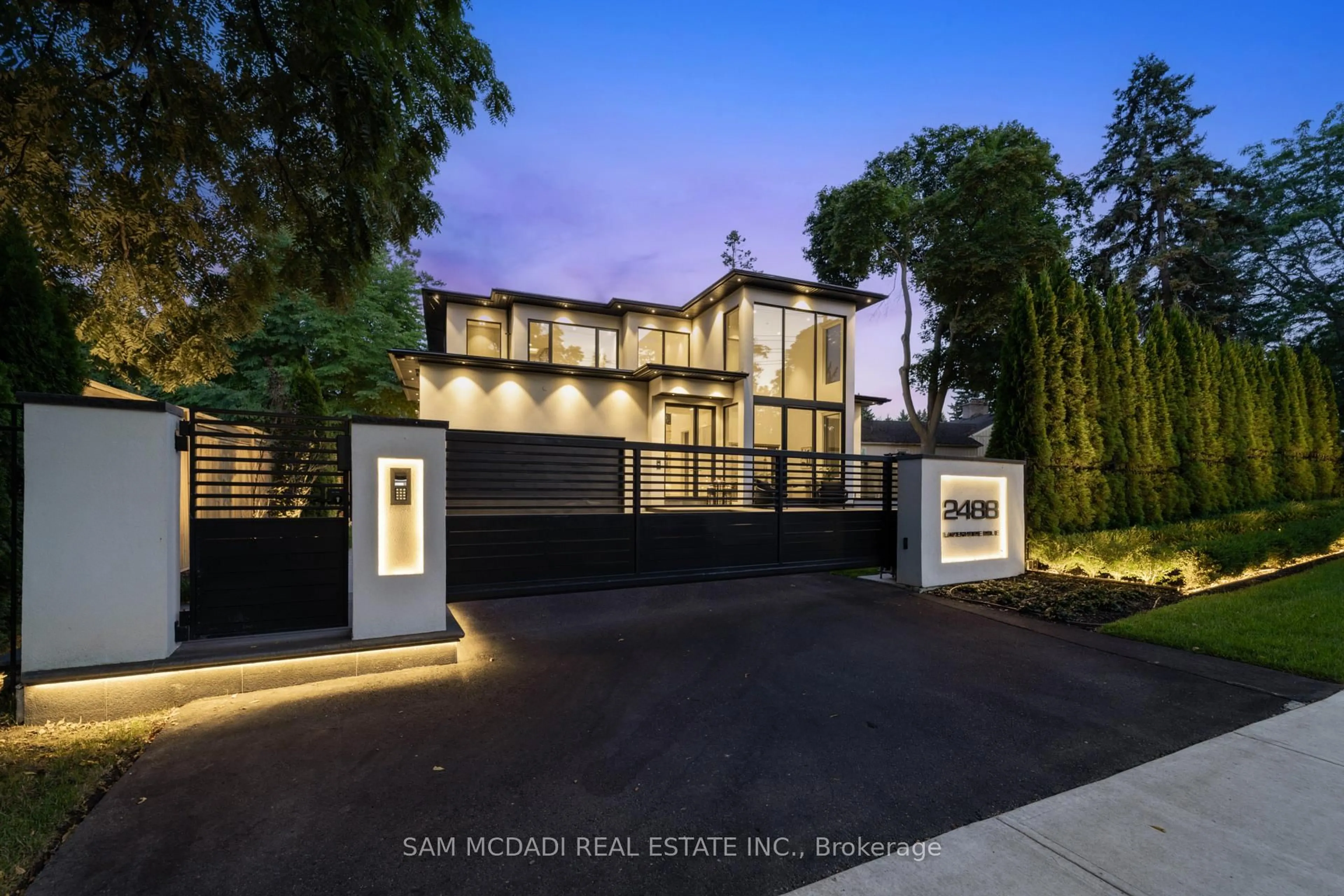 Unknown for 2488 Lakeshore Rd, Oakville Ontario L6J 6G2