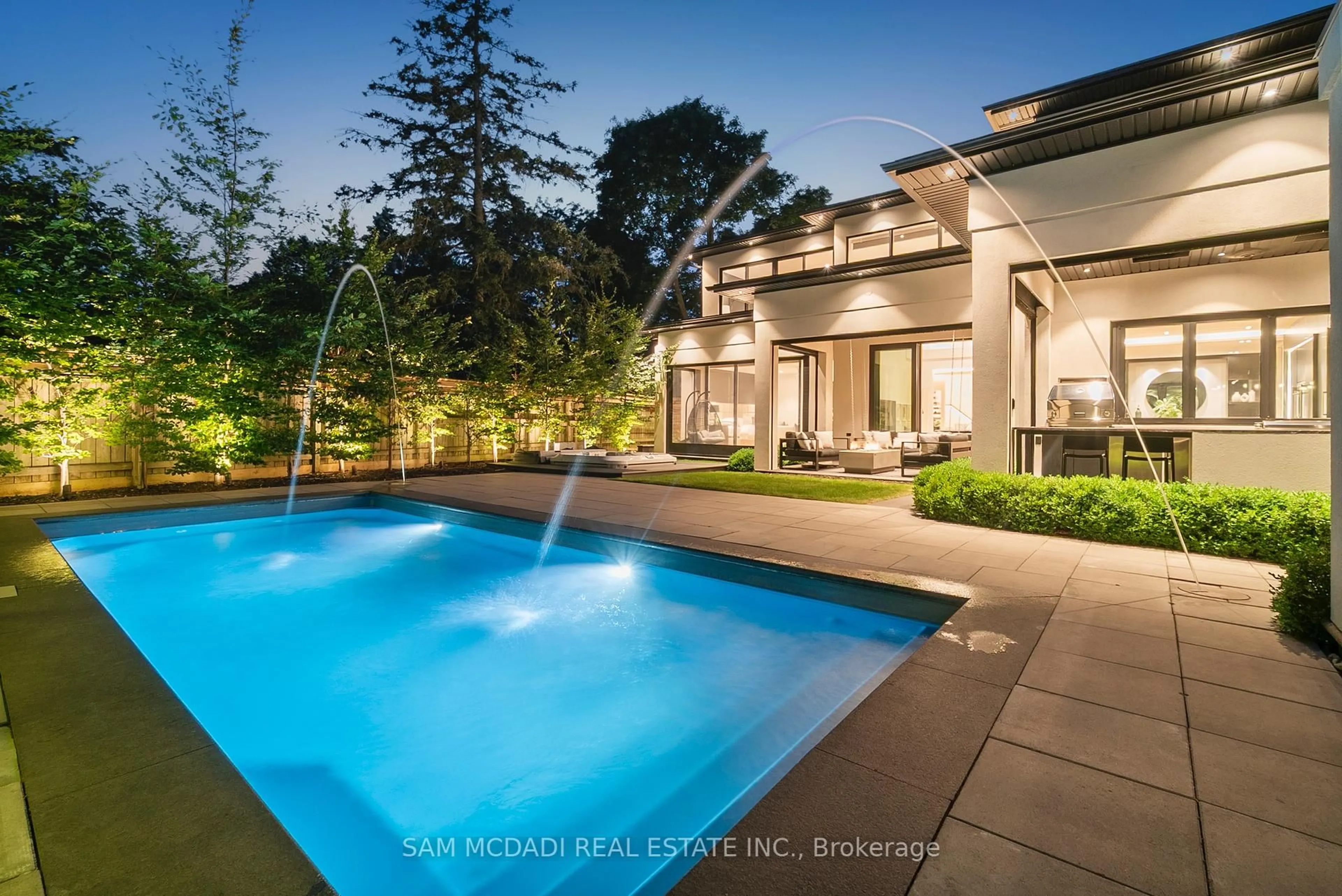 Unknown for 2488 Lakeshore Rd, Oakville Ontario L6J 6G2