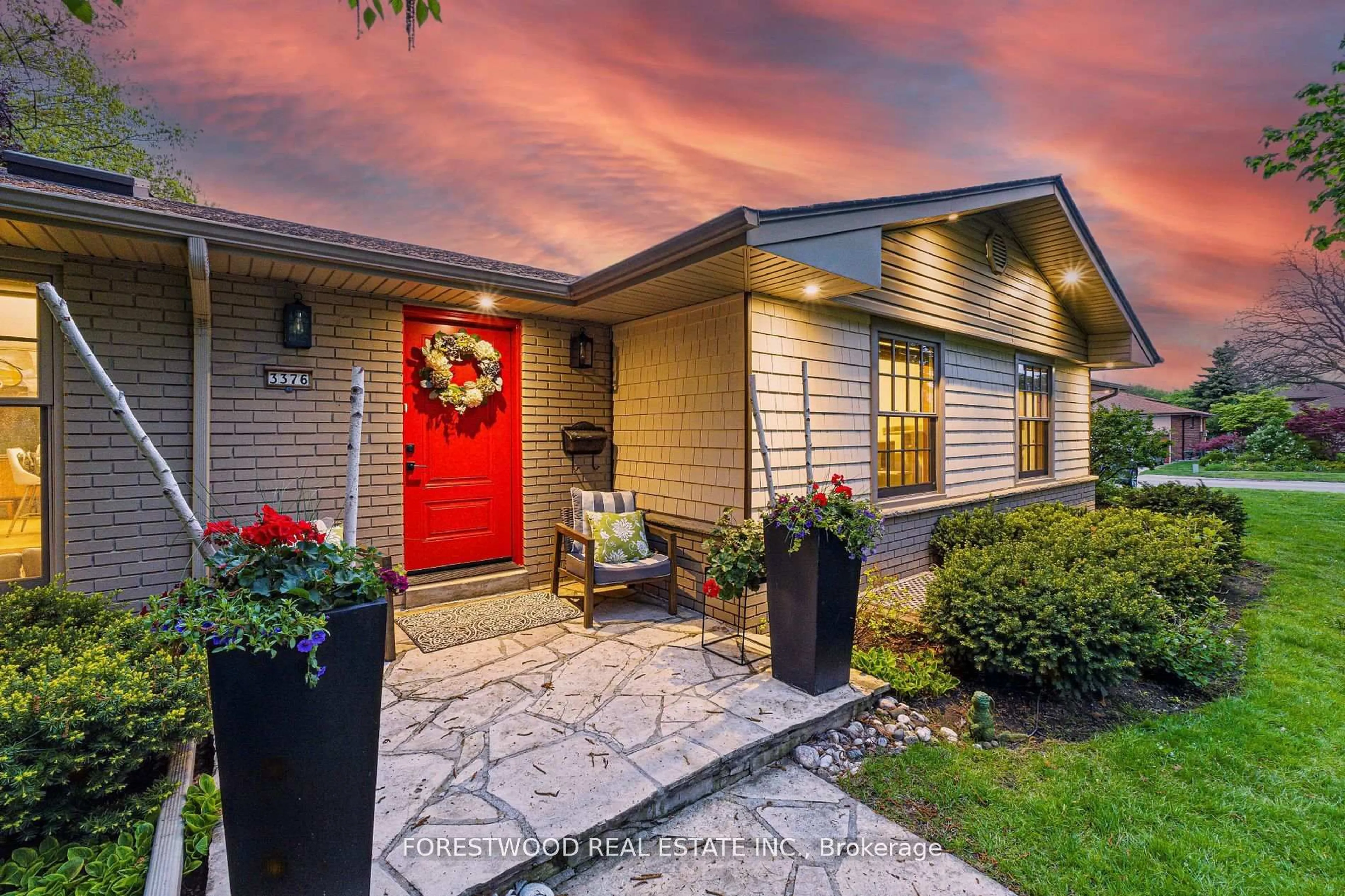 Home with brick exterior material, street for 3376 Grassfire Cres, Mississauga Ontario L4Y 3K2