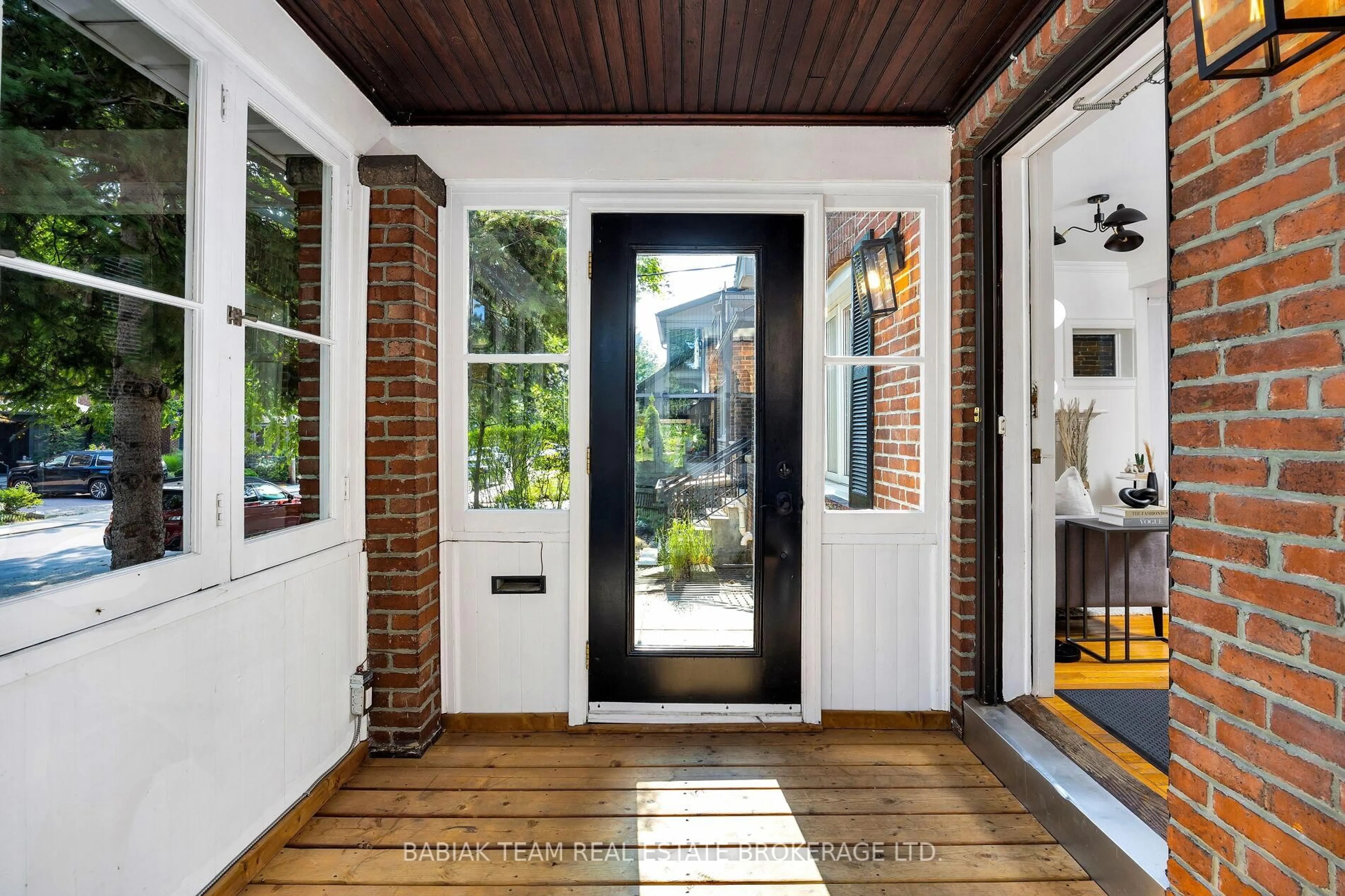 Indoor entryway for 122 Colbeck St, Toronto Ontario M6S 1V5