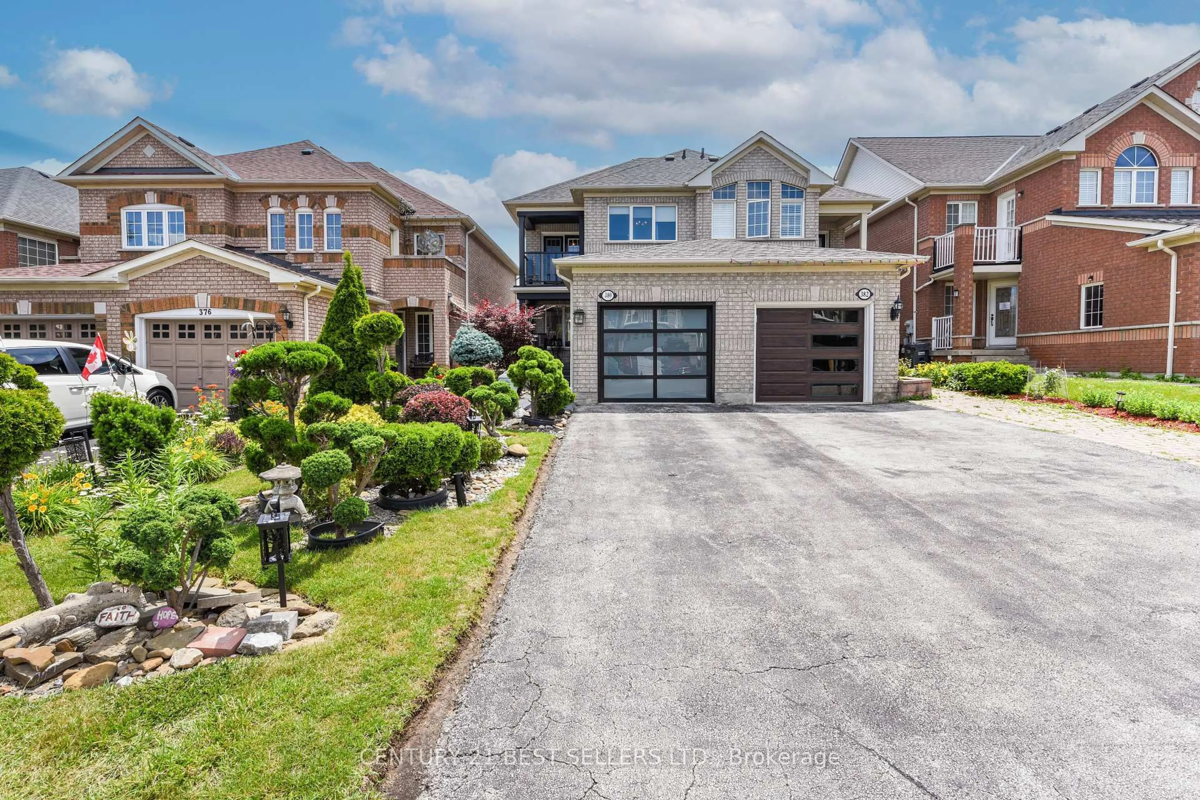 Home with brick exterior material, street for 380 Wildgrass Rd, Mississauga Ontario L5B 4H2