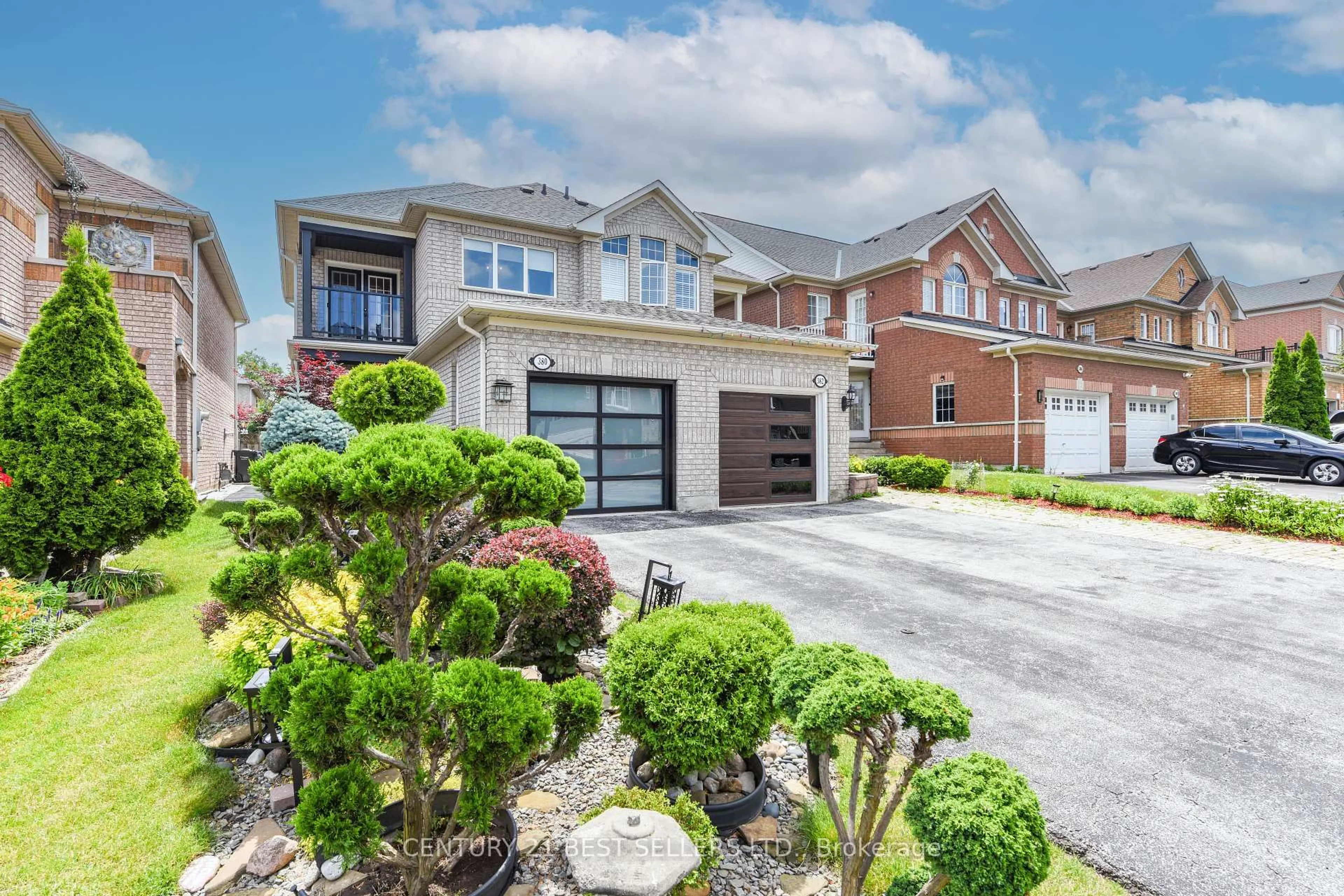 Home with brick exterior material, street for 380 Wildgrass Rd, Mississauga Ontario L5B 4H2