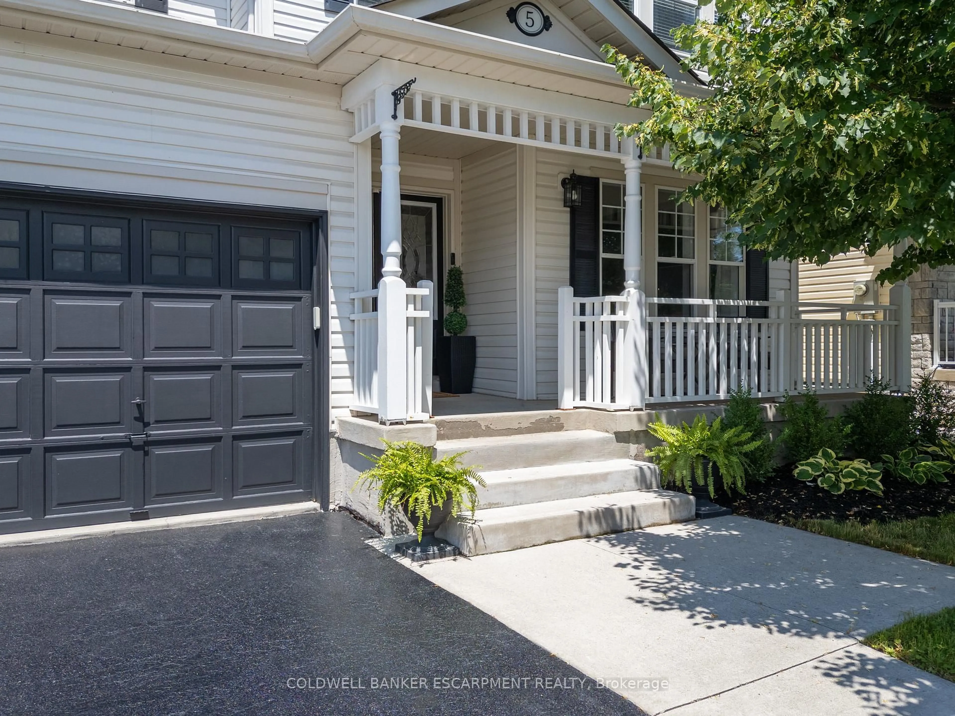 Home with vinyl exterior material, street for 5 Tanners Dr, Halton Hills Ontario L7J 3A2