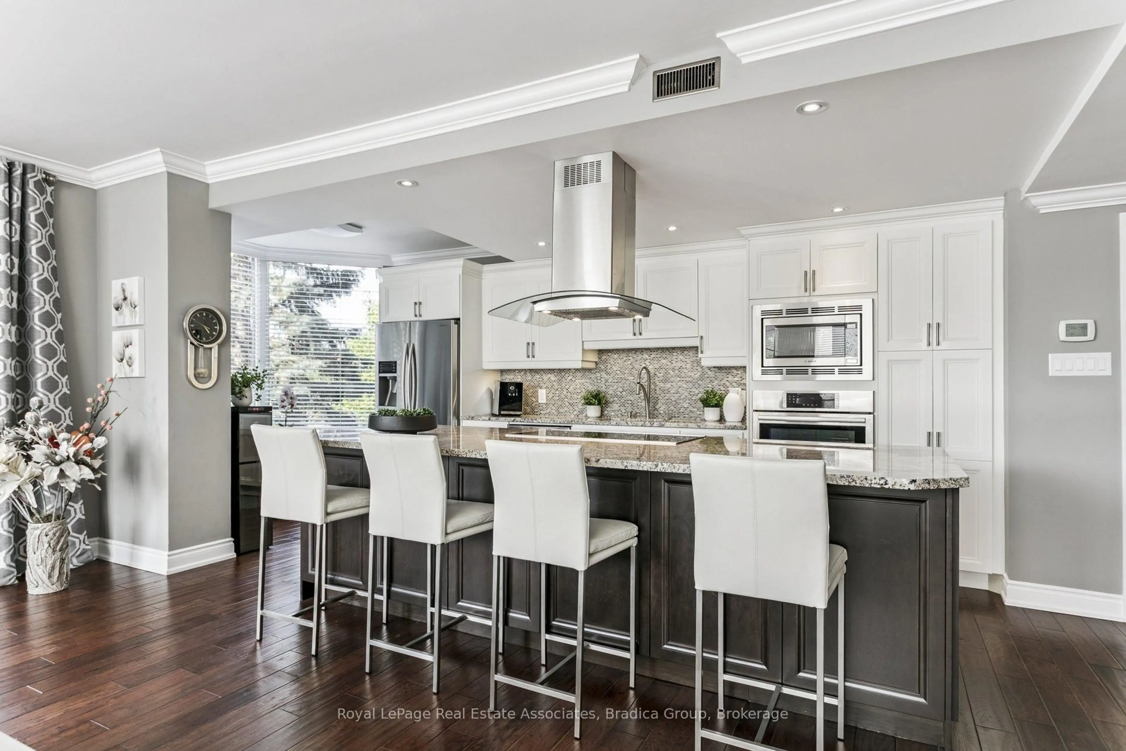 Contemporary kitchen, unknown for 1905 Pilgrims Way #301, Oakville Ontario L6M 2X2