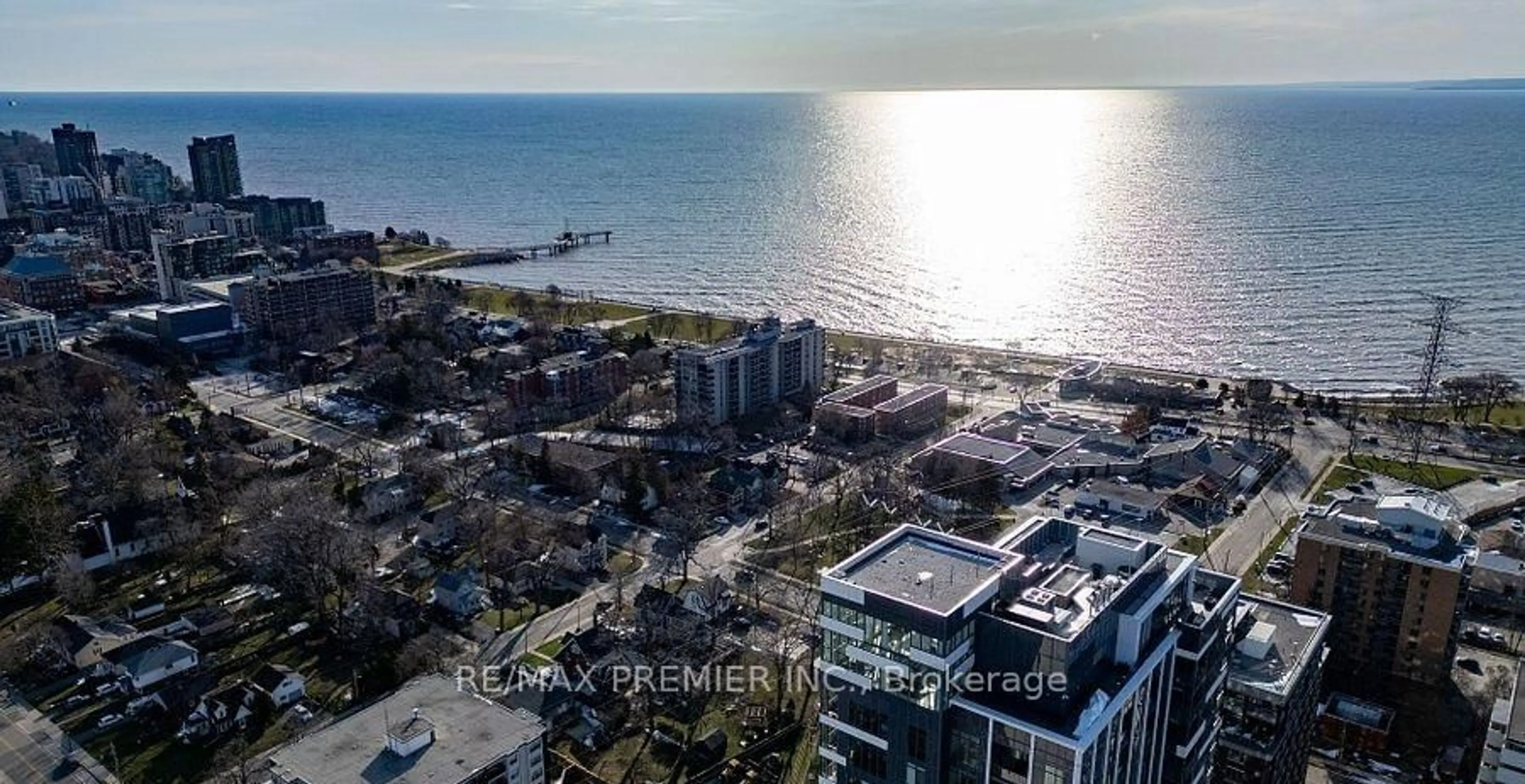 A pic from outside/outdoor area/front of a property/back of a property/a pic from drone, unknown for 500 Brock Ave #2003, Burlington Ontario L7S 1N1