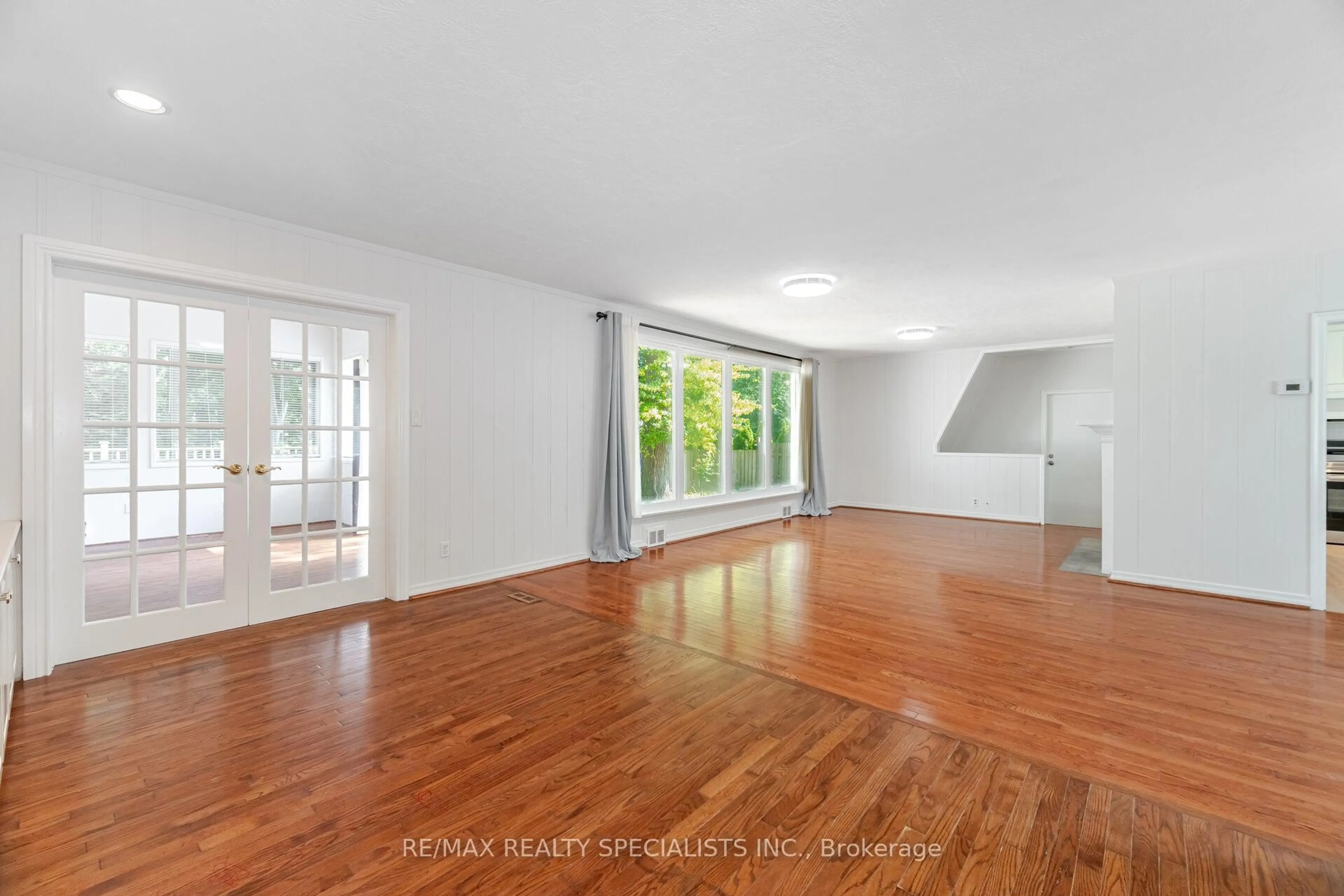 Unknown for 150 Oakes Dr, Mississauga Ontario L5G 3M1