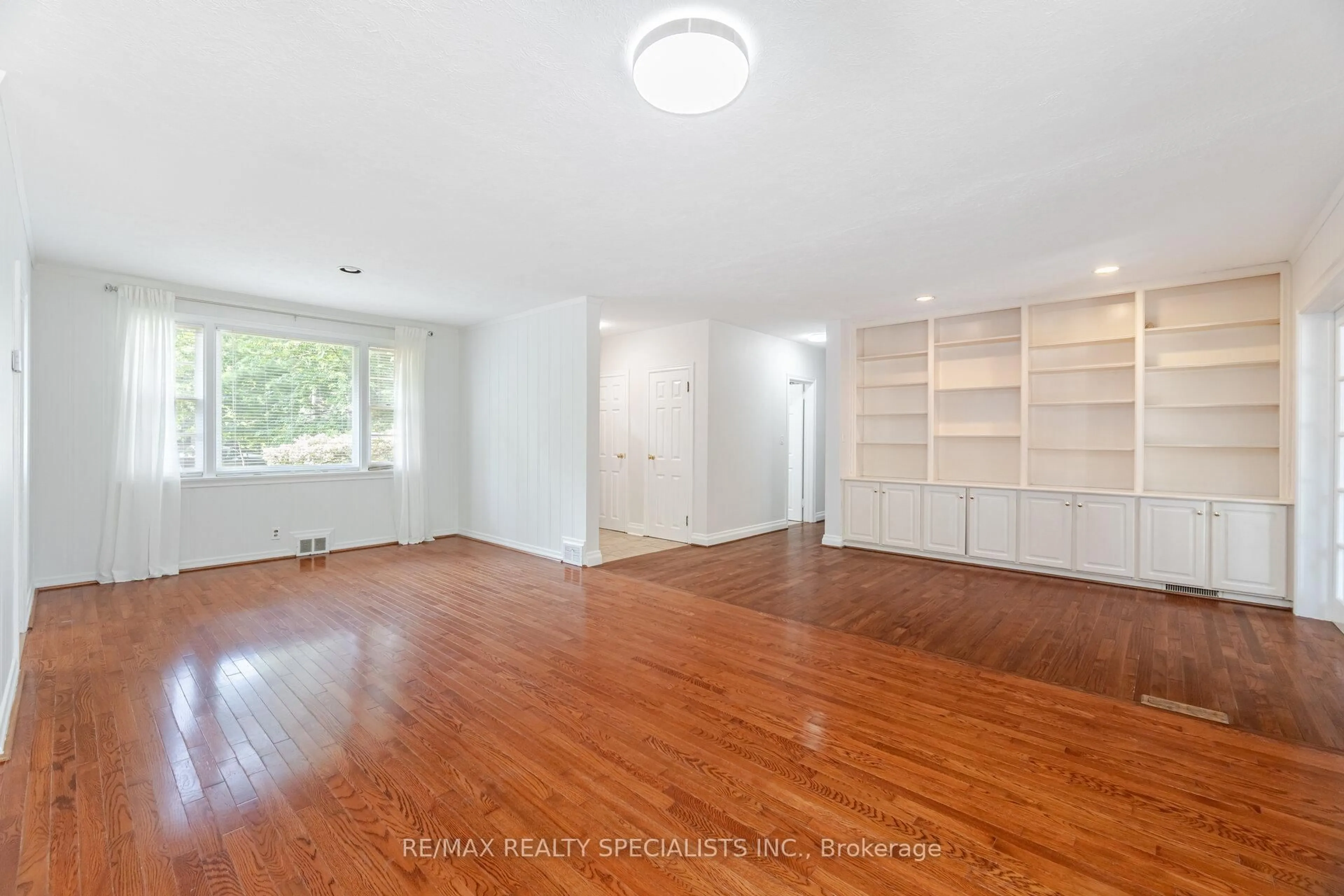 A pic of a room for 150 Oakes Dr, Mississauga Ontario L5G 3M1