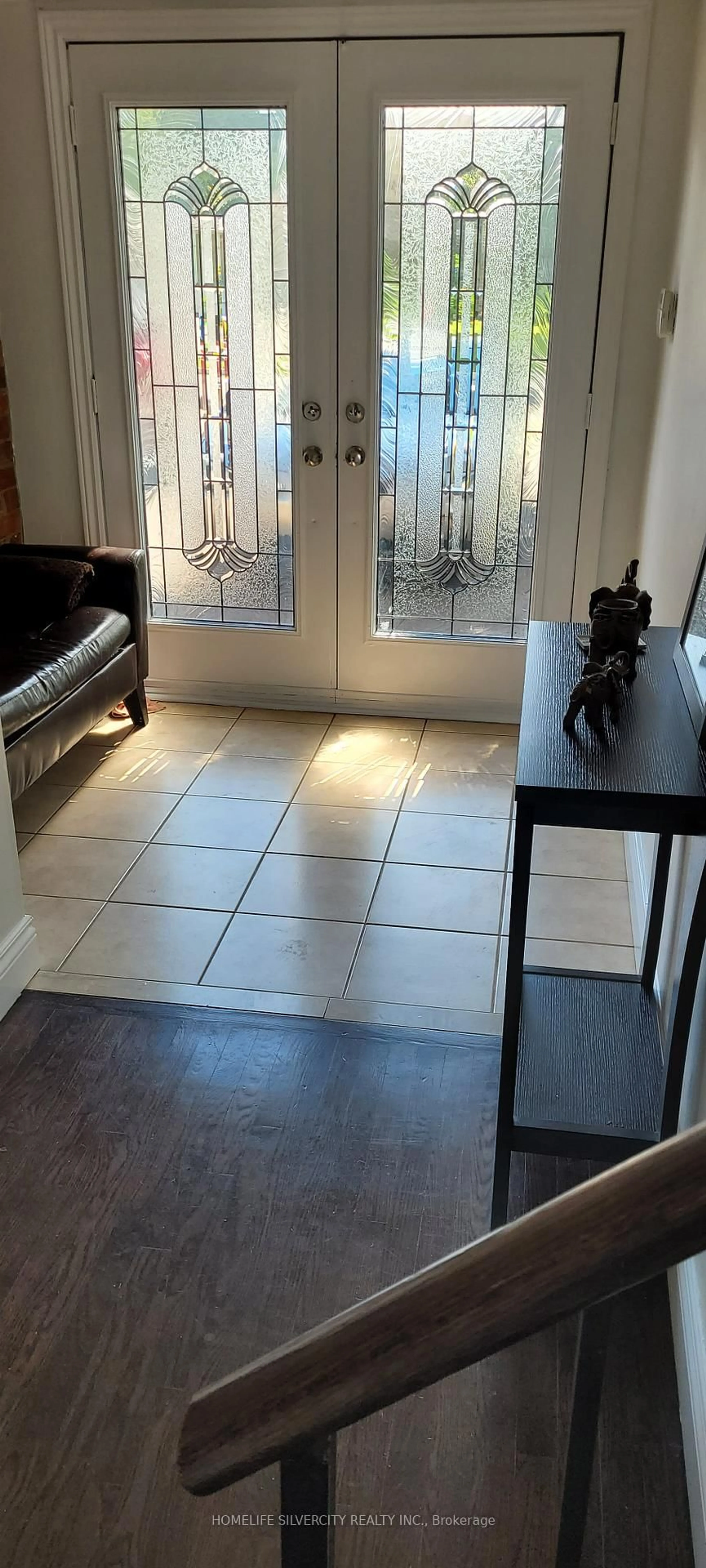 Indoor entryway for 108 Brookland Dr, Brampton Ontario L6T 2M5