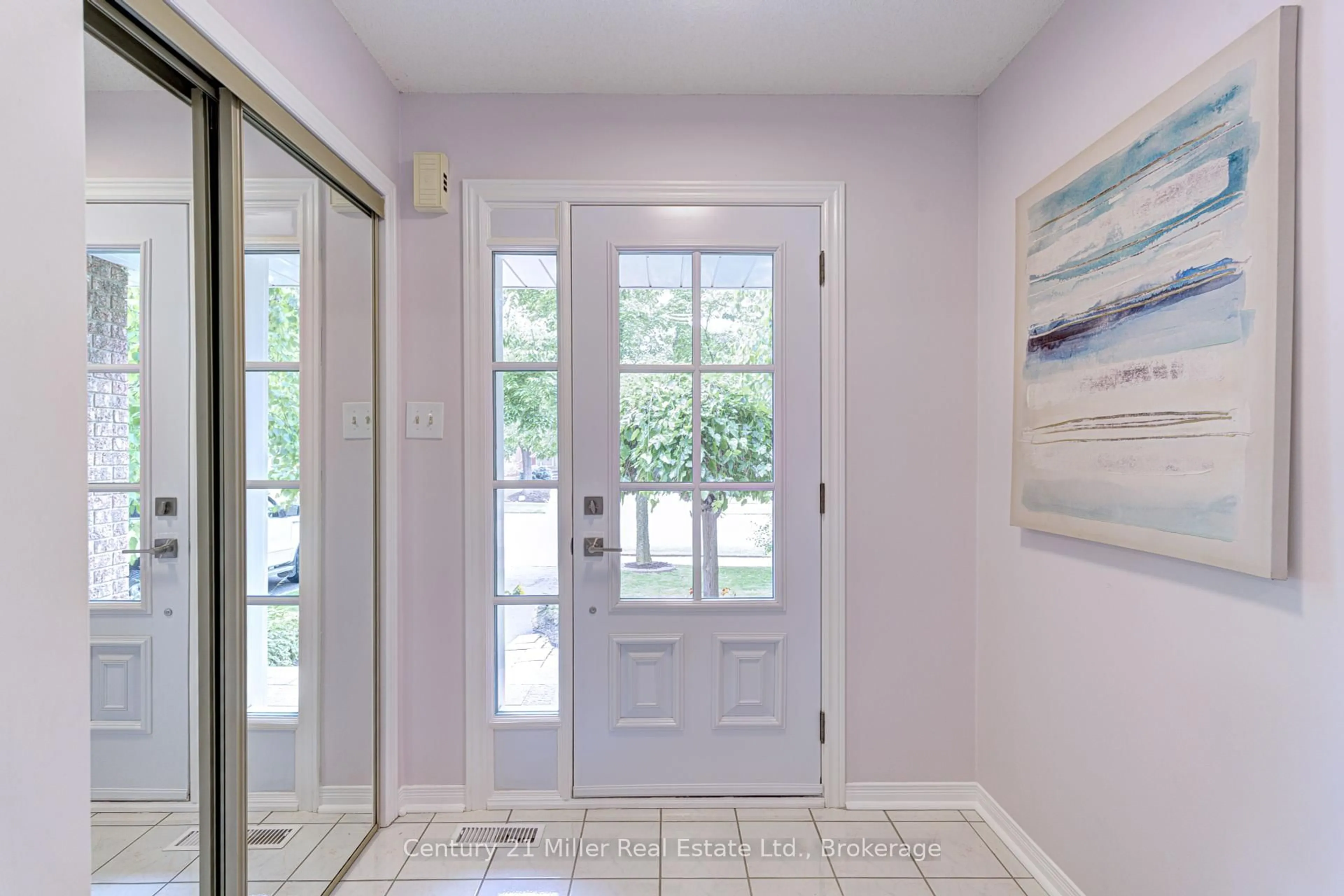 Indoor entryway for 474 Marlatt Dr, Oakville Ontario L6H 5X4
