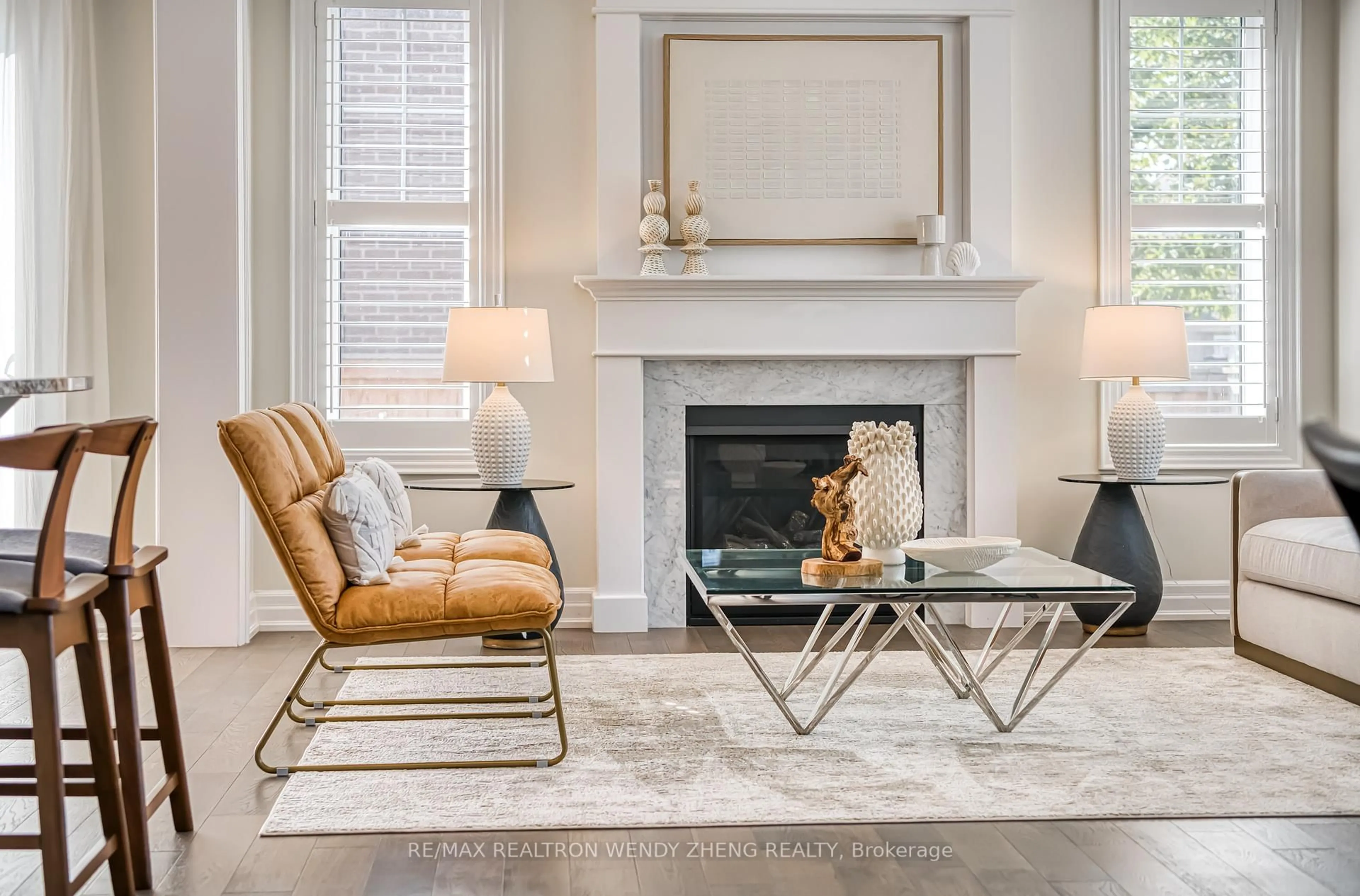 Living room with furniture, unknown for 3209 Daisy Way, Oakville Ontario L6M 1L4