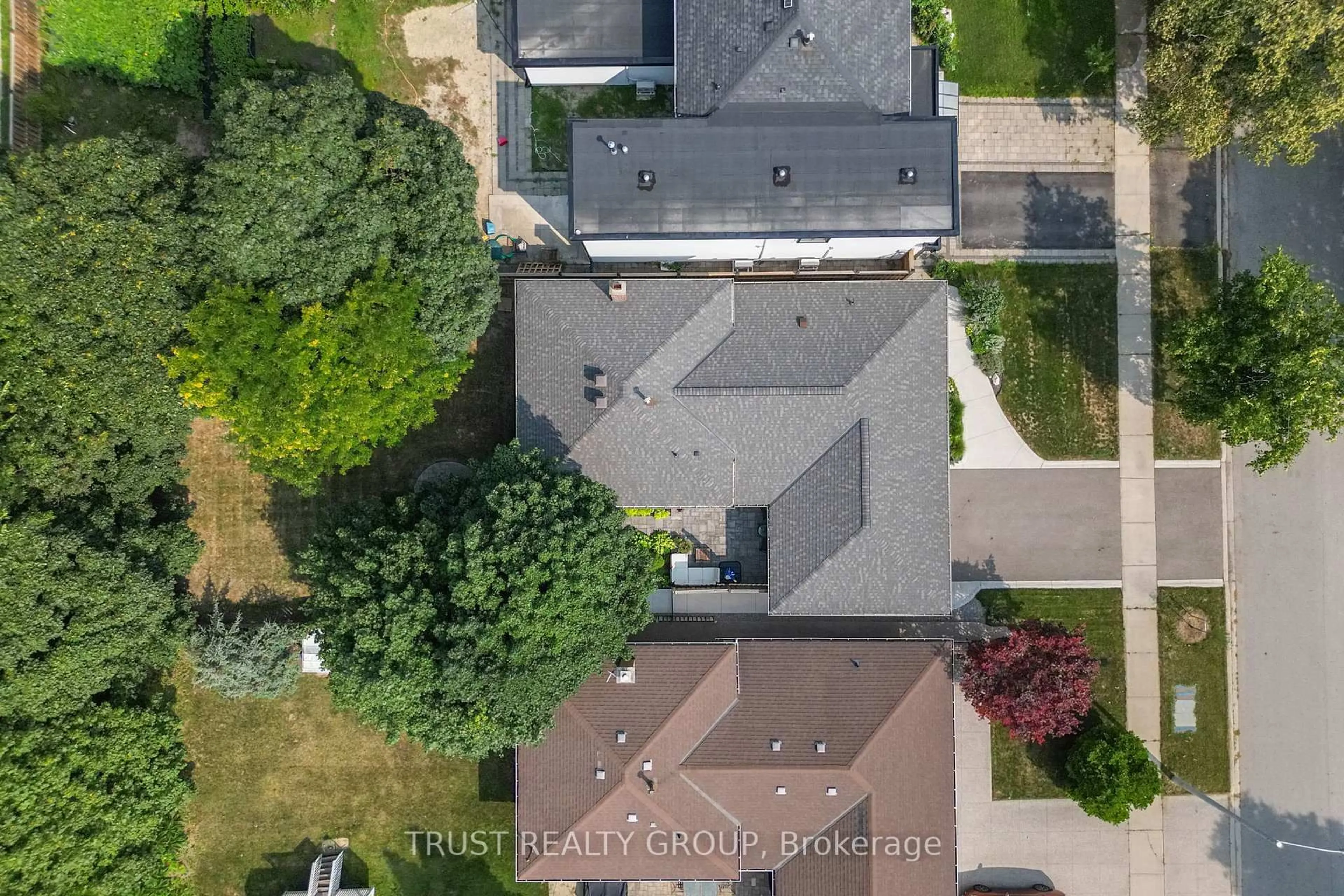 A pic from outside/outdoor area/front of a property/back of a property/a pic from drone, street for 18 Deanecrest Rd, Toronto Ontario M9B 5W4