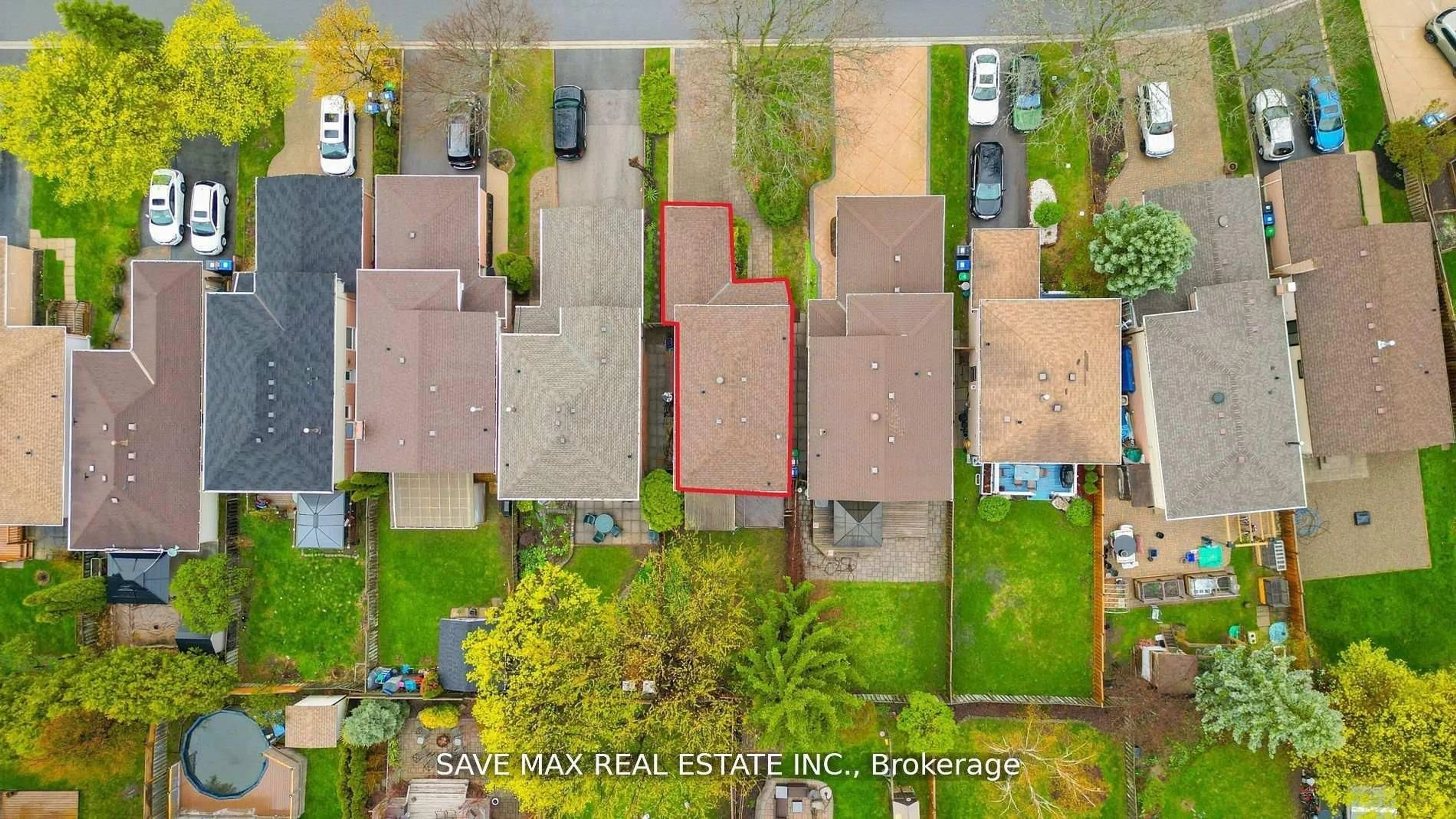 A pic from outside/outdoor area/front of a property/back of a property/a pic from drone, street for 3158 Keynes Cres, Mississauga Ontario L5N 3A1