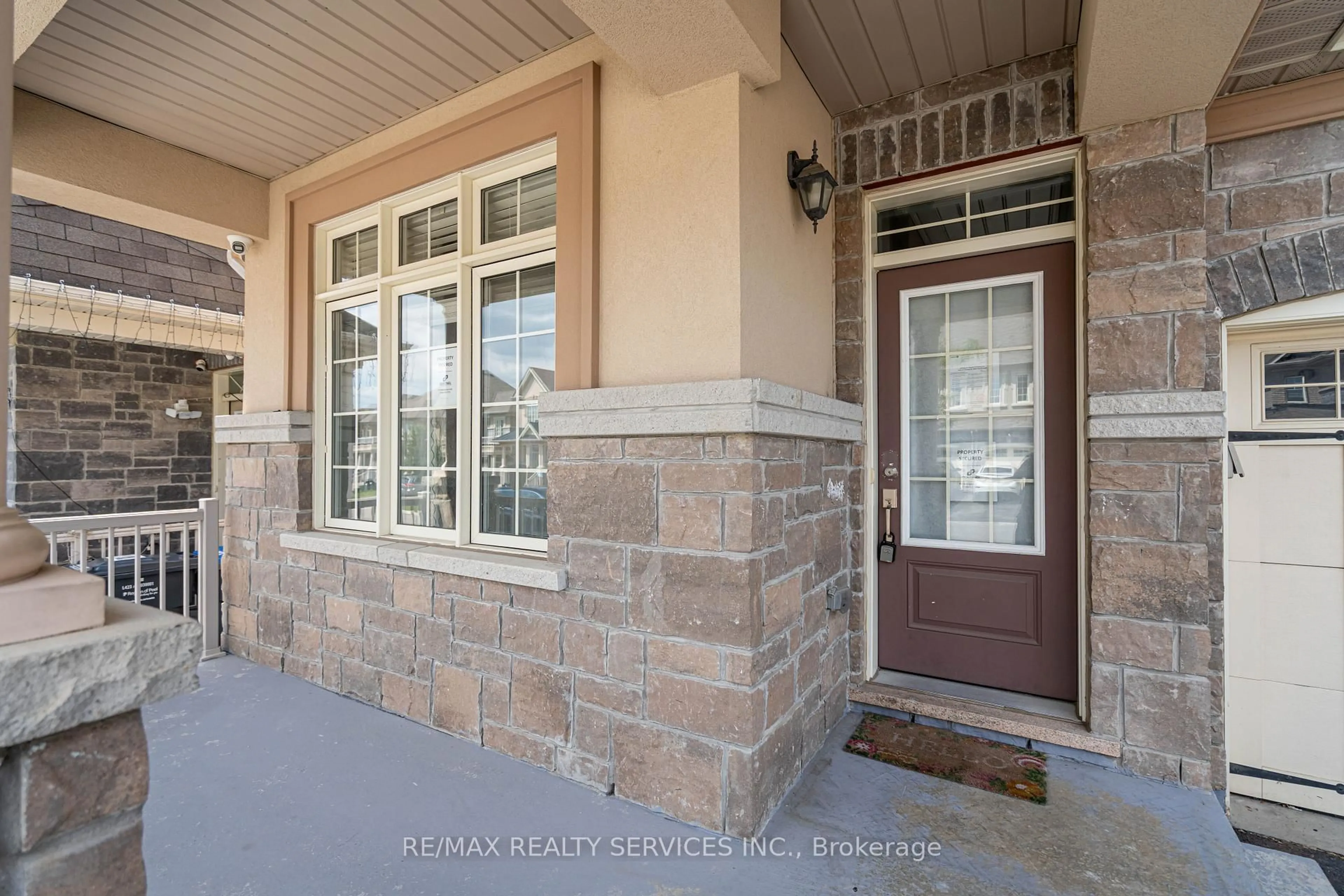 Indoor entryway for 11 Villadowns Tr, Brampton Ontario L6R 3V6