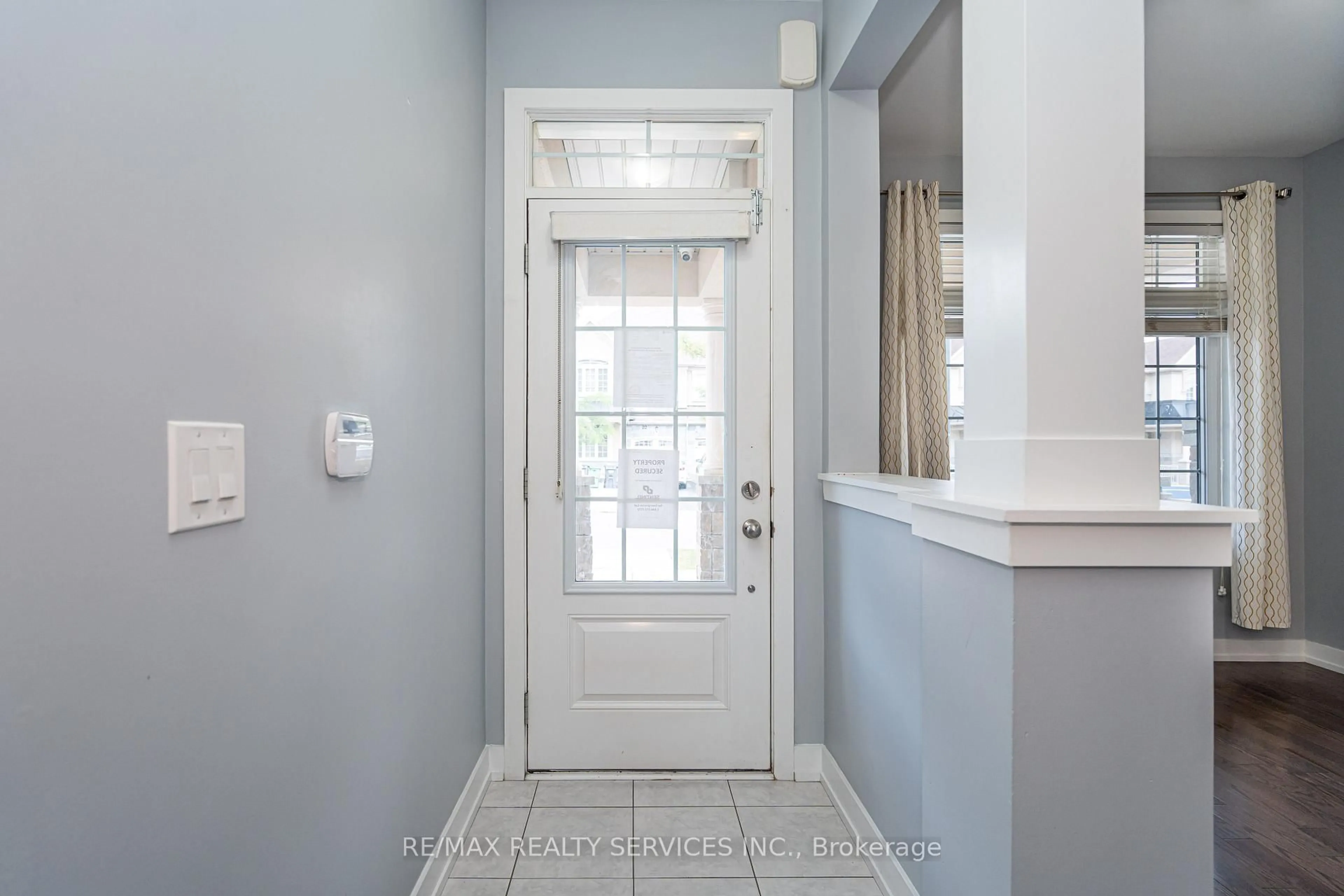 Indoor entryway for 11 Villadowns Tr, Brampton Ontario L6R 3V6