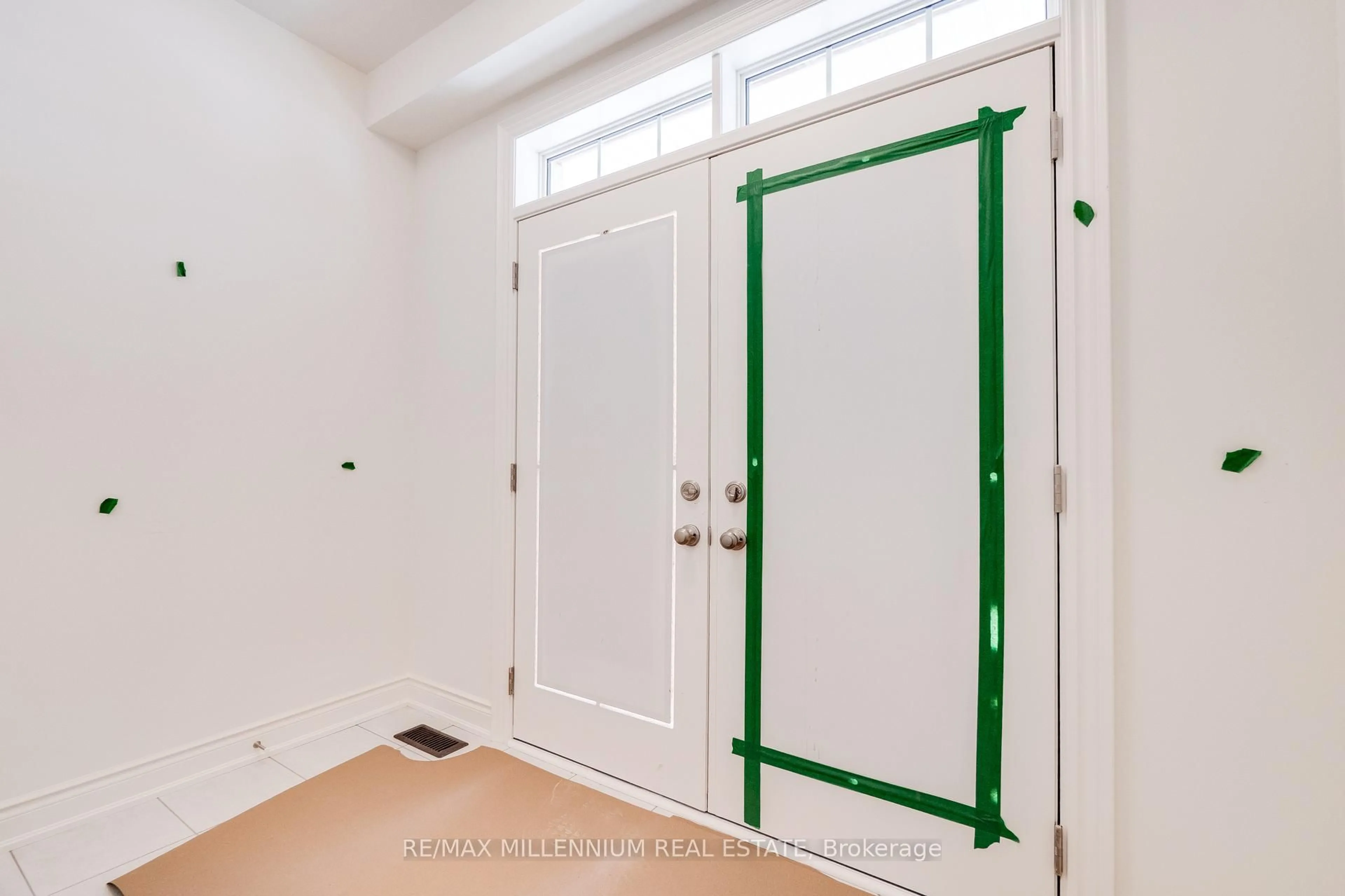 Indoor entryway for 3165 Crystal Dr, Oakville Ontario L6M 5S8