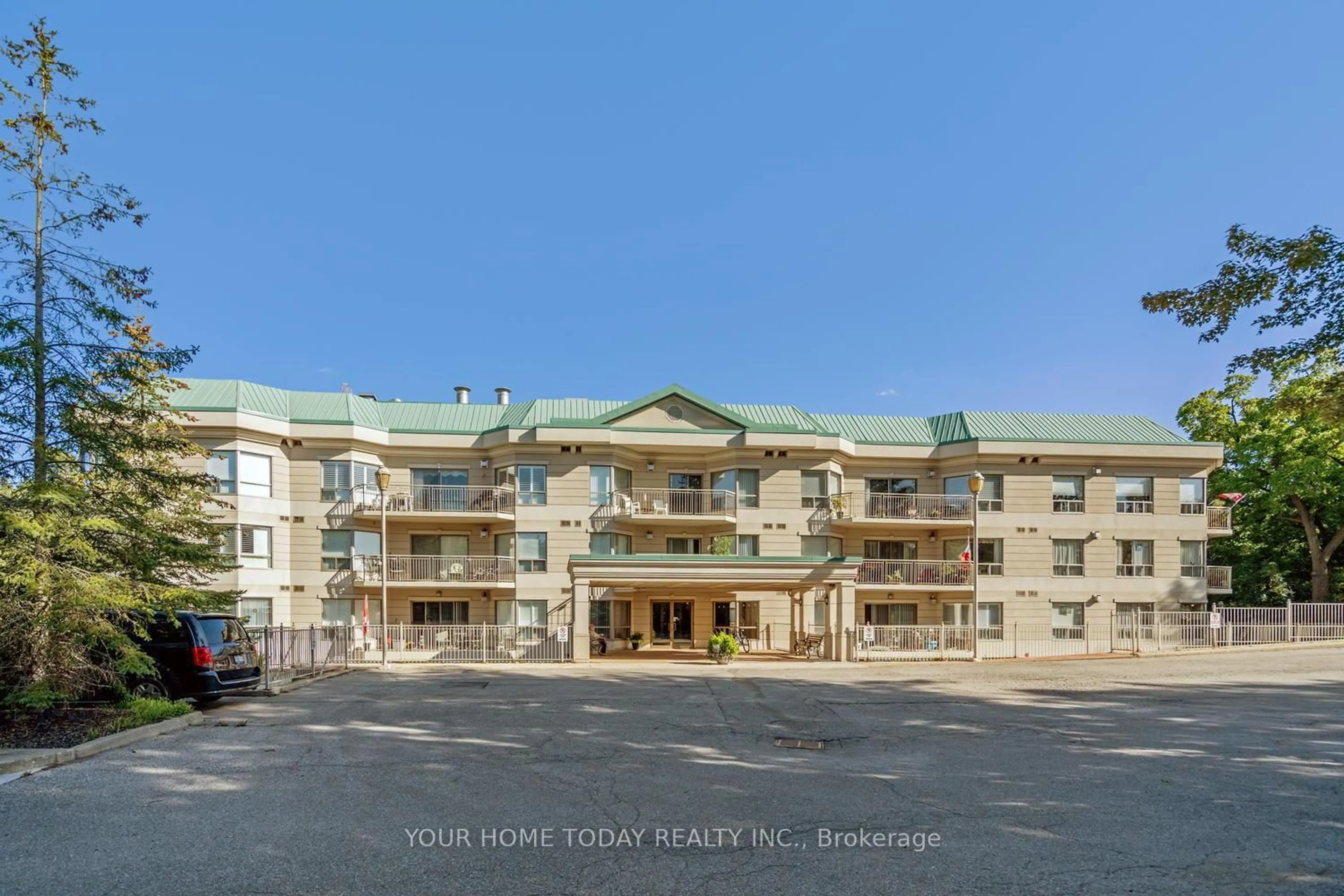 Indoor foyer for 24 Chapel St #102, Halton Hills Ontario L7G 6A7