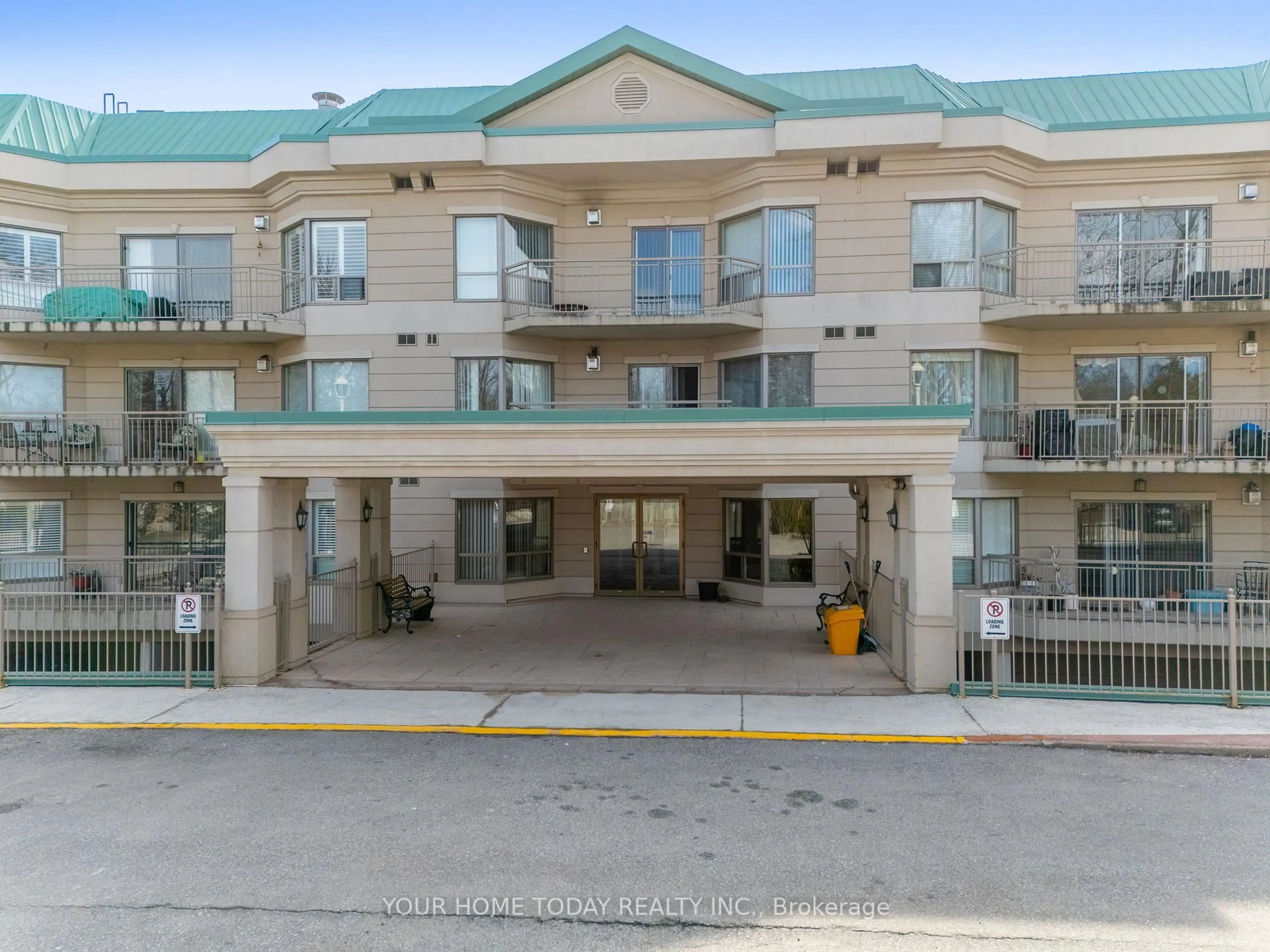 Indoor foyer for 24 Chapel St #102, Halton Hills Ontario L7G 6A7