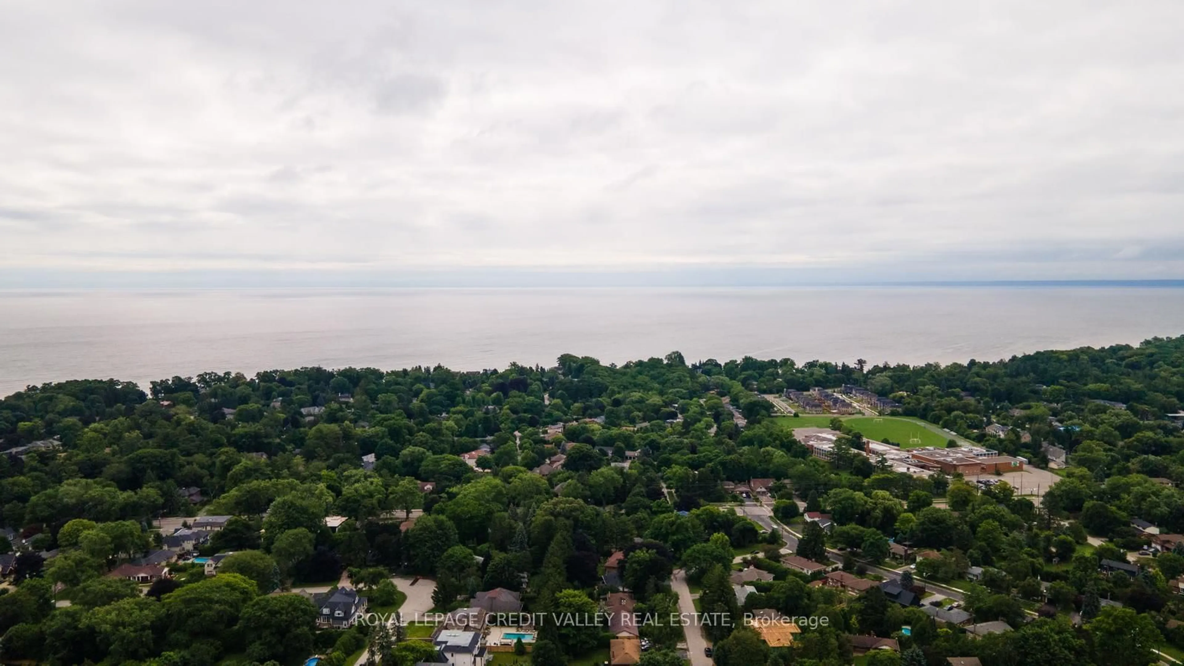 A pic from outside/outdoor area/front of a property/back of a property/a pic from drone, water/lake/river/ocean view for 535 Taplow Cres, Oakville Ontario L6L 4V9