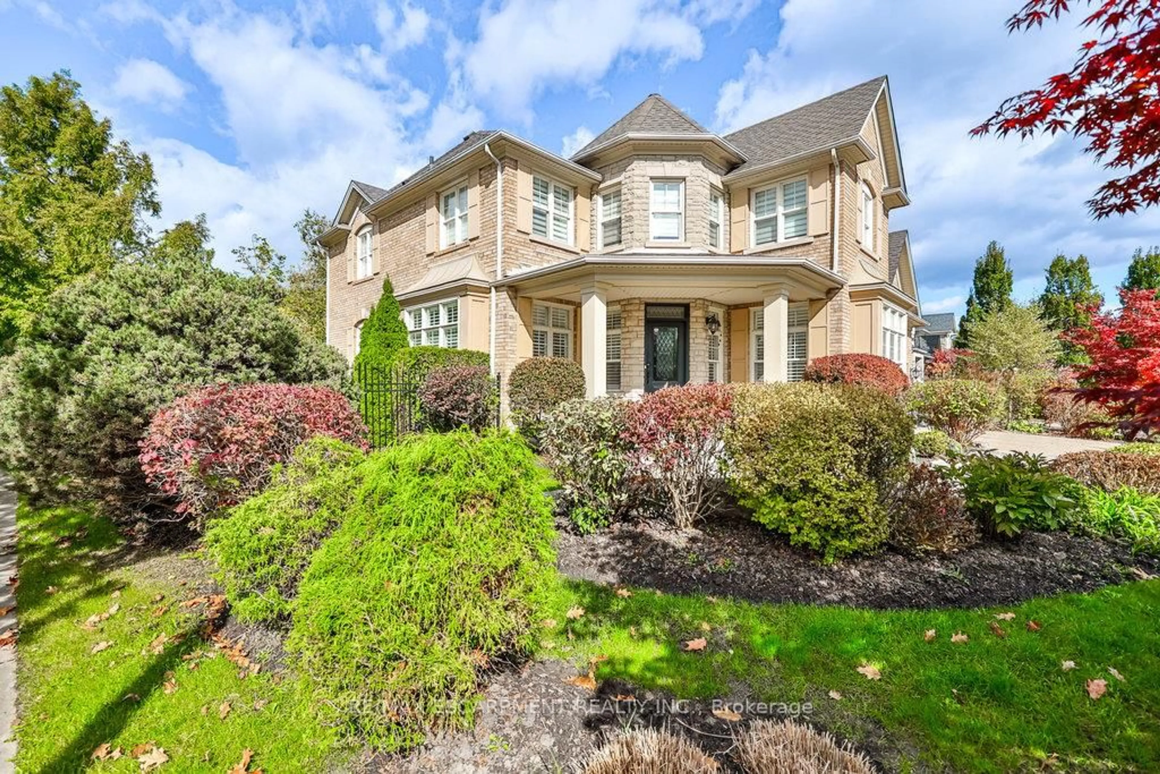 Home with vinyl exterior material, street for 597 Hancock Way, Mississauga Ontario L5H 4L6