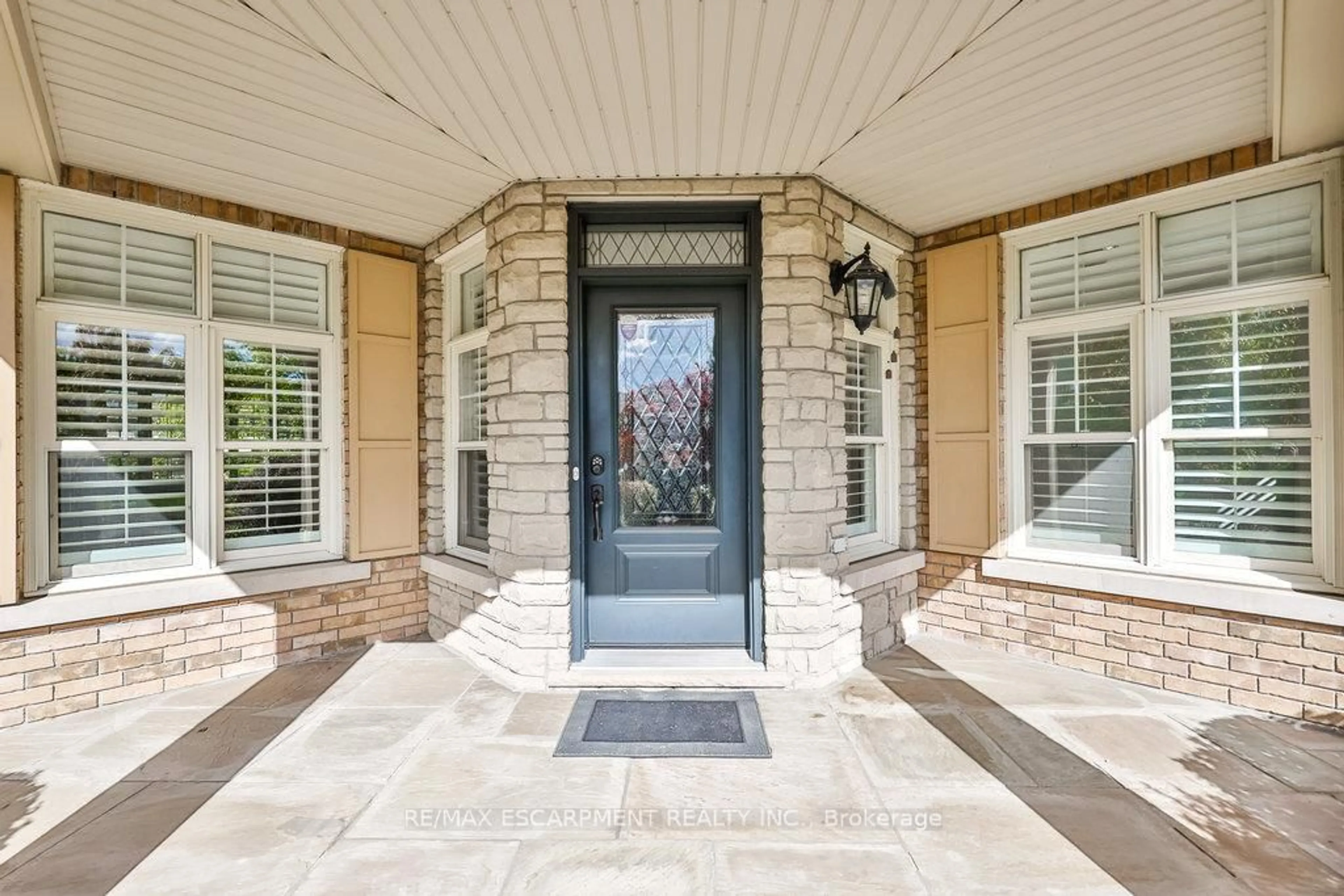 Indoor entryway for 597 Hancock Way, Mississauga Ontario L5H 4L6