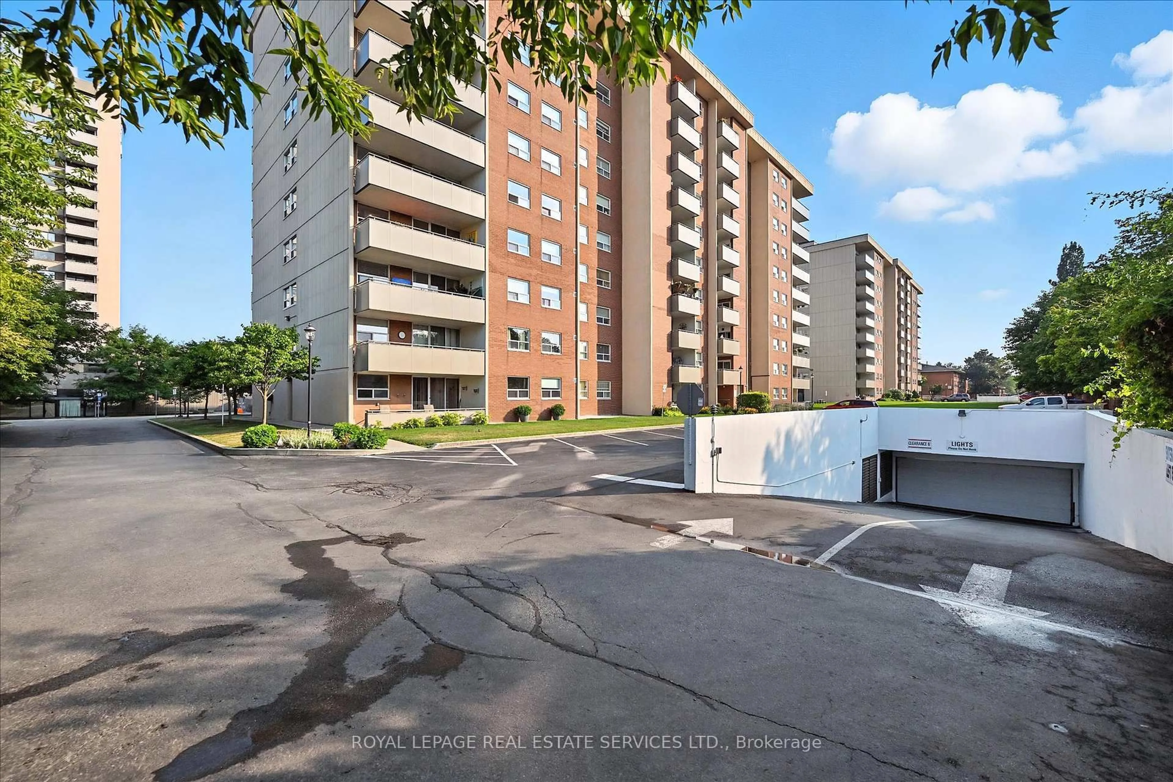 Patio, street for 1425 Ghent Ave #707, Burlington Ontario L7S 1X5