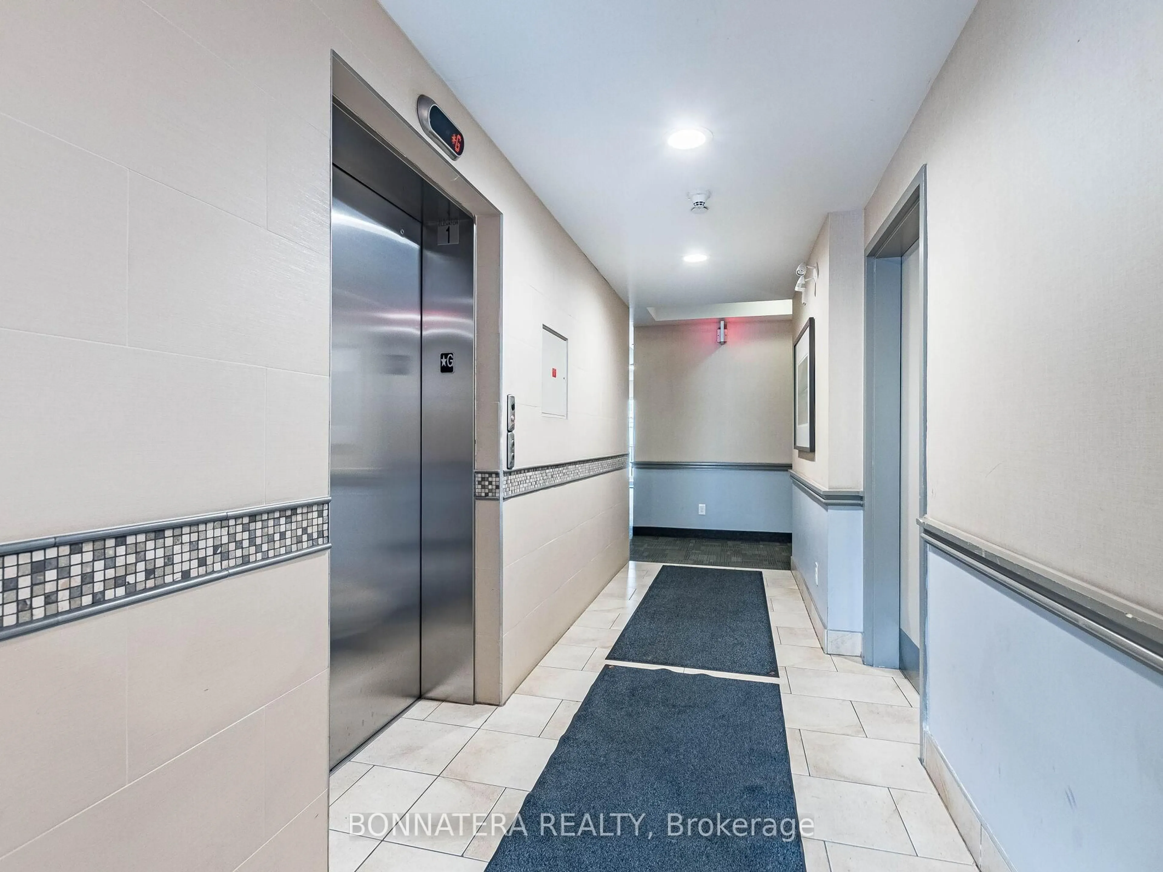 Indoor foyer for 3075 Thomas St #407, Mississauga Ontario L5M 0M4