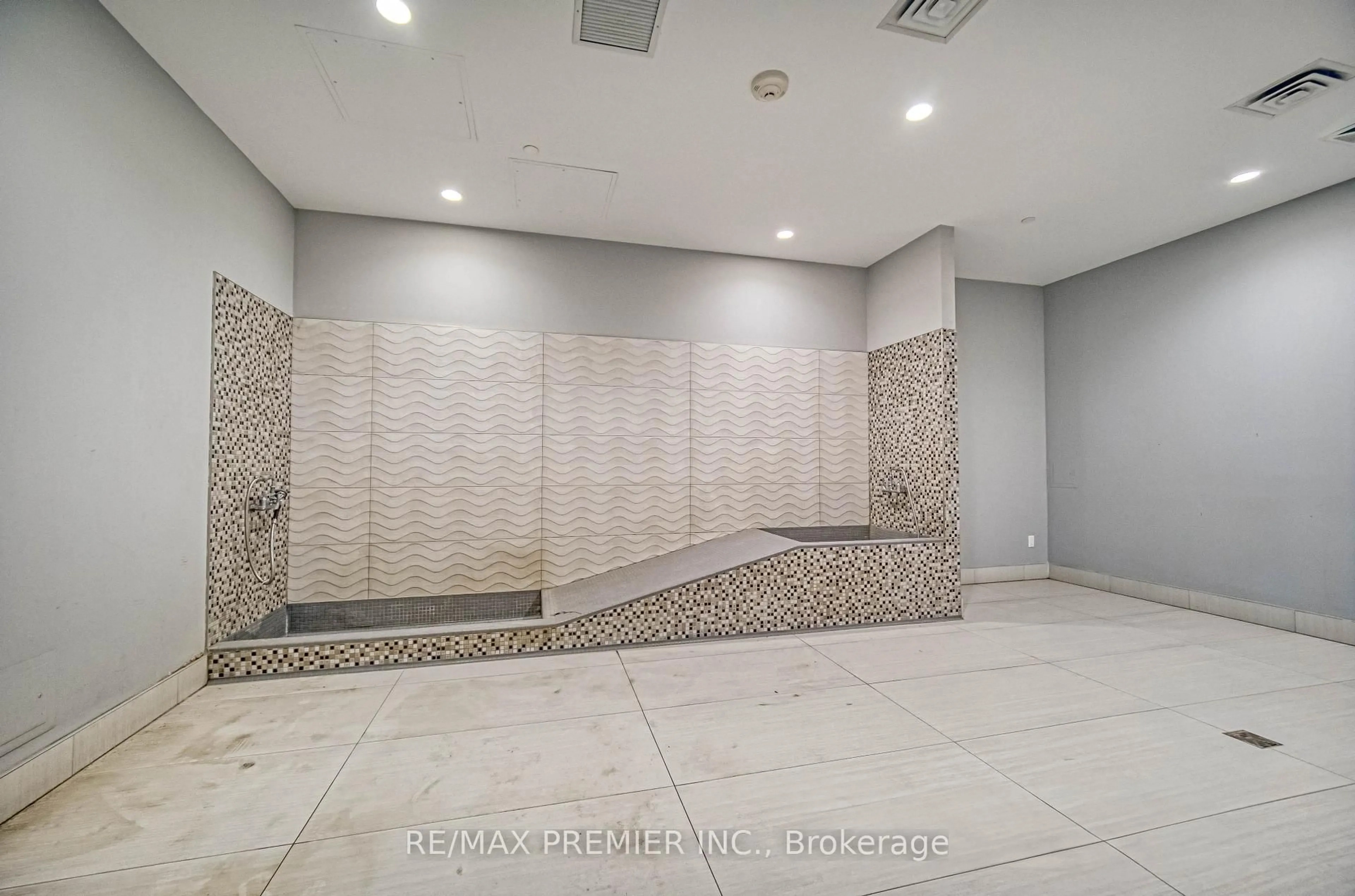 Unknown for 30 Shore Breeze Dr #2712, Toronto Ontario M8V 0C7