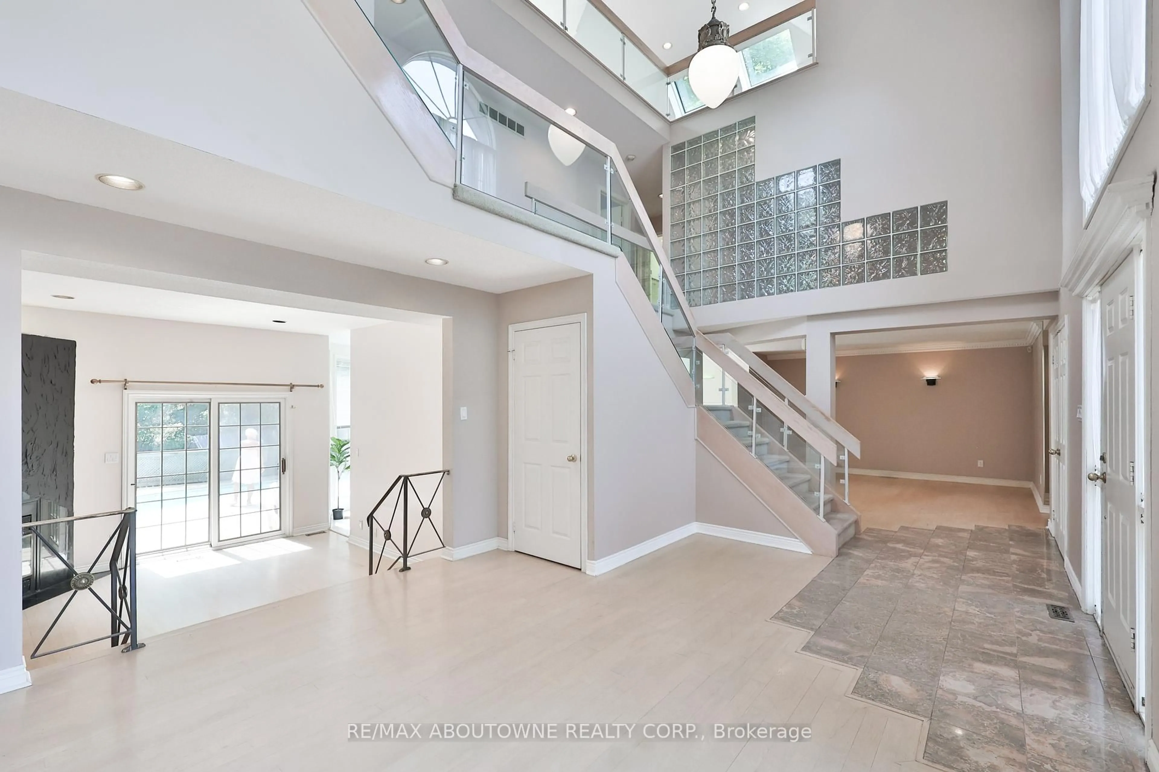 Indoor foyer for 78 West River St, Oakville Ontario L6L 3B5