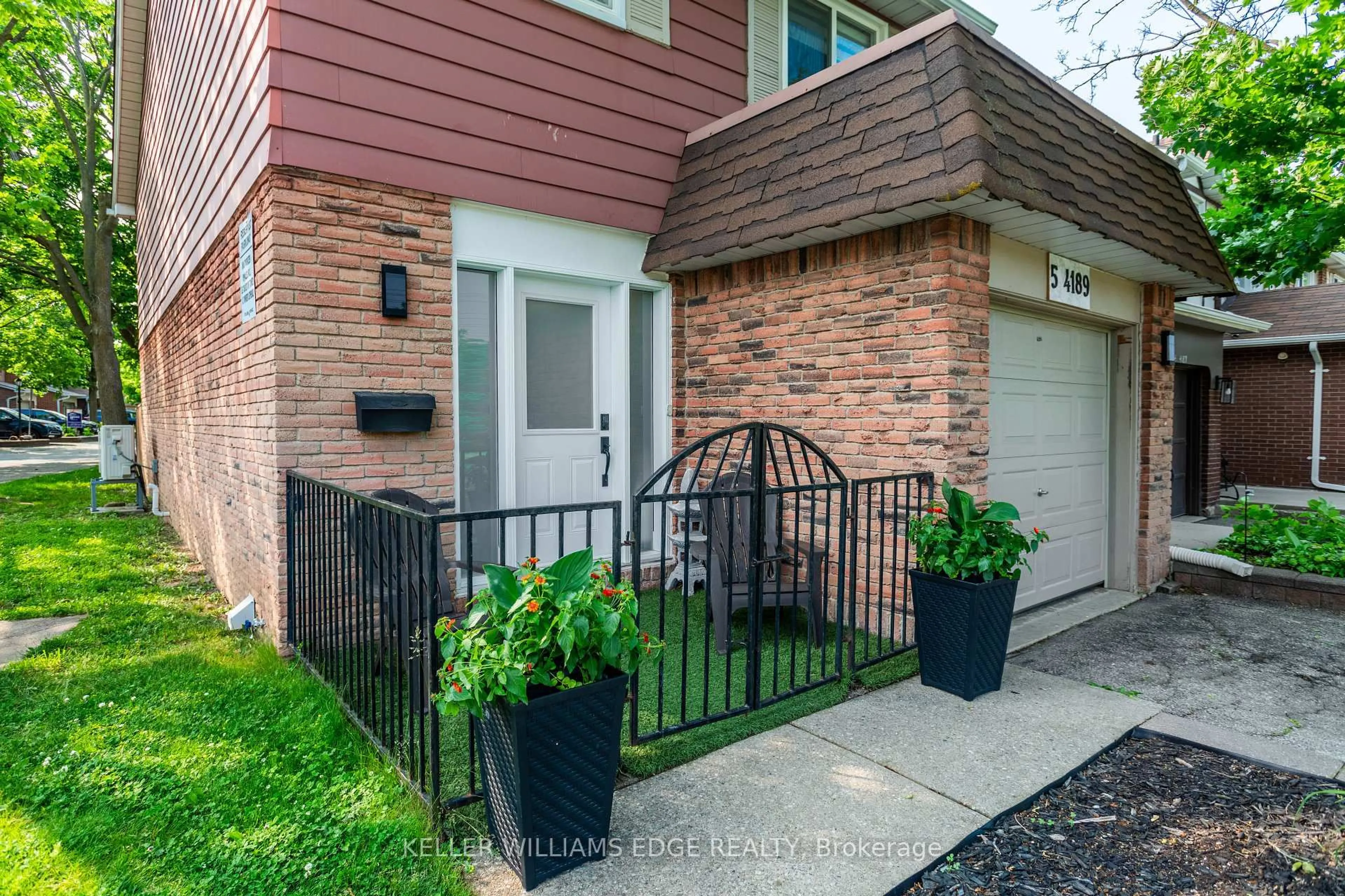 Home with brick exterior material, street for 4189 Longmoor Dr #5, Burlington Ontario L7L 5J9