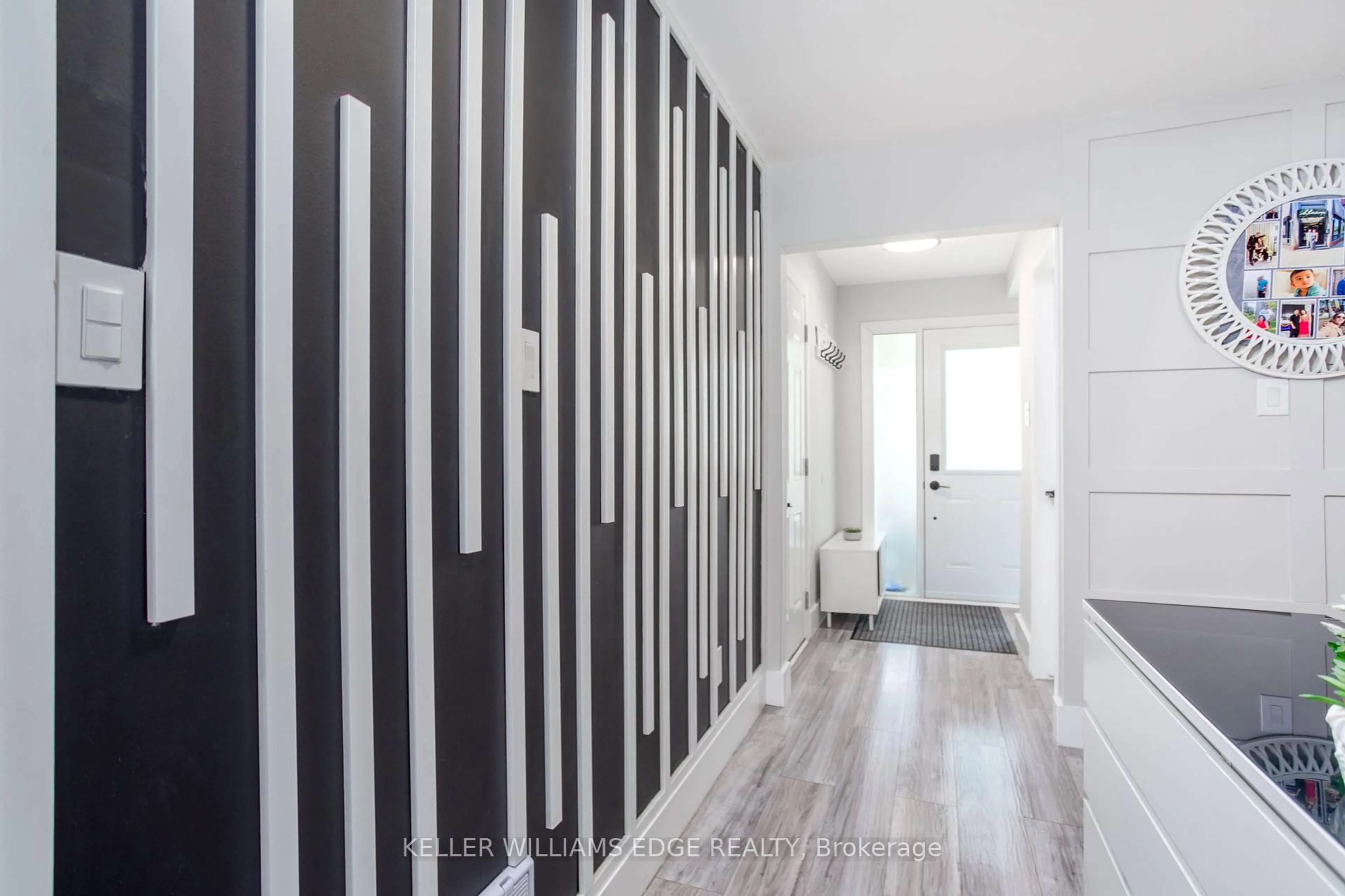 Indoor entryway for 4189 Longmoor Dr #5, Burlington Ontario L7L 5J9