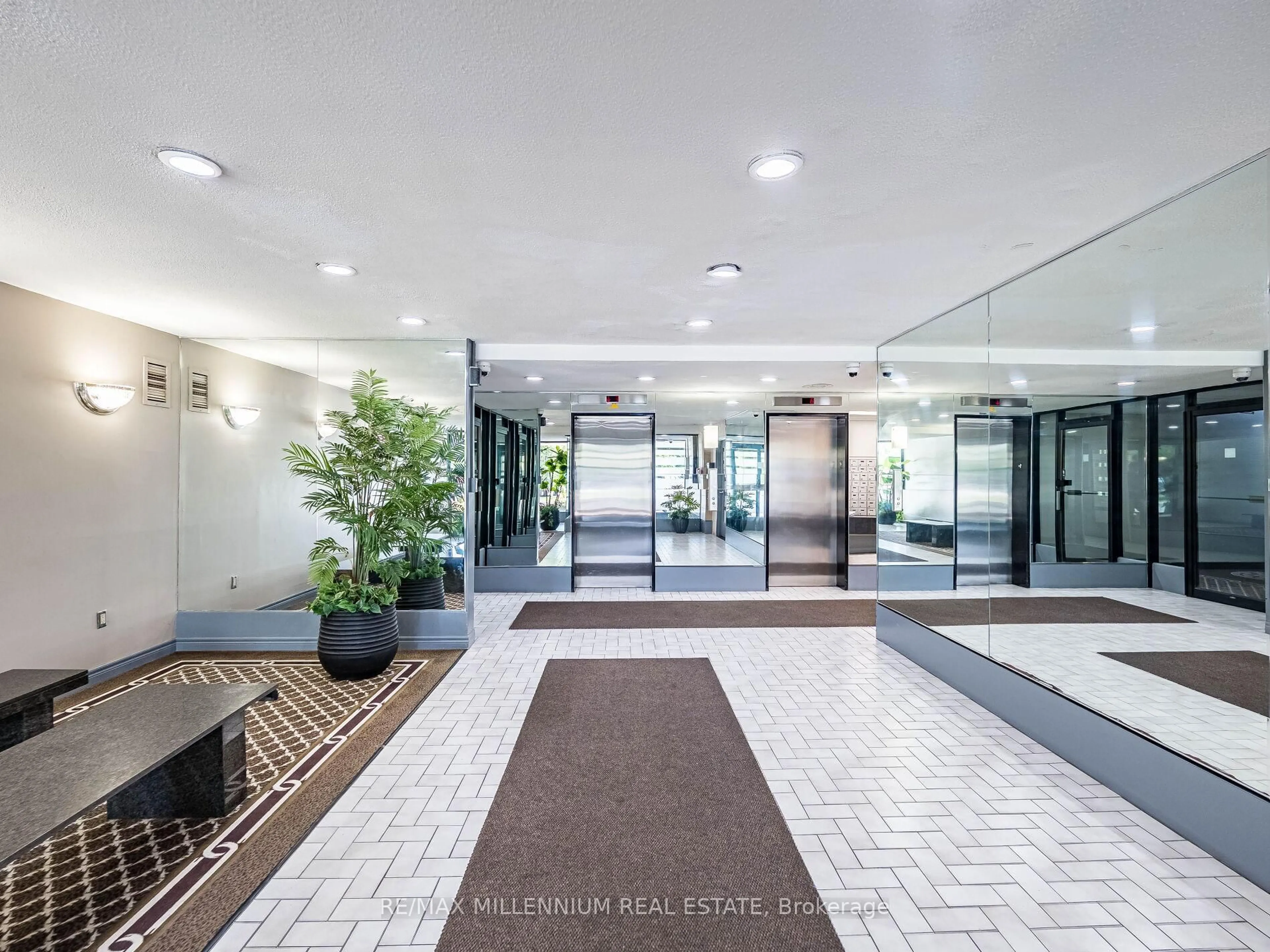 Indoor foyer for 2825 Islington Ave ##603, Toronto Ontario M9L 2K1